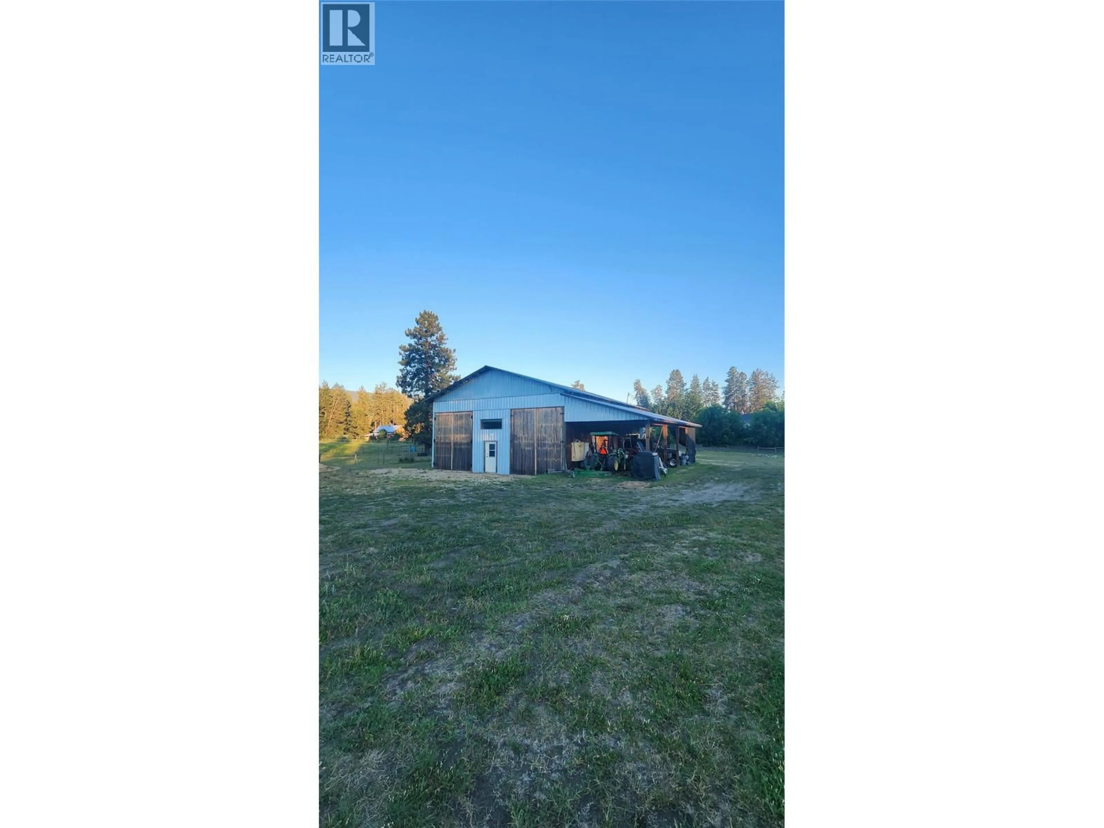 A pic from outside/outdoor area/front of a property/back of a property/a pic from drone, building for 4420 SCHUBERT ROAD, Spallumcheen British Columbia V0E1B4