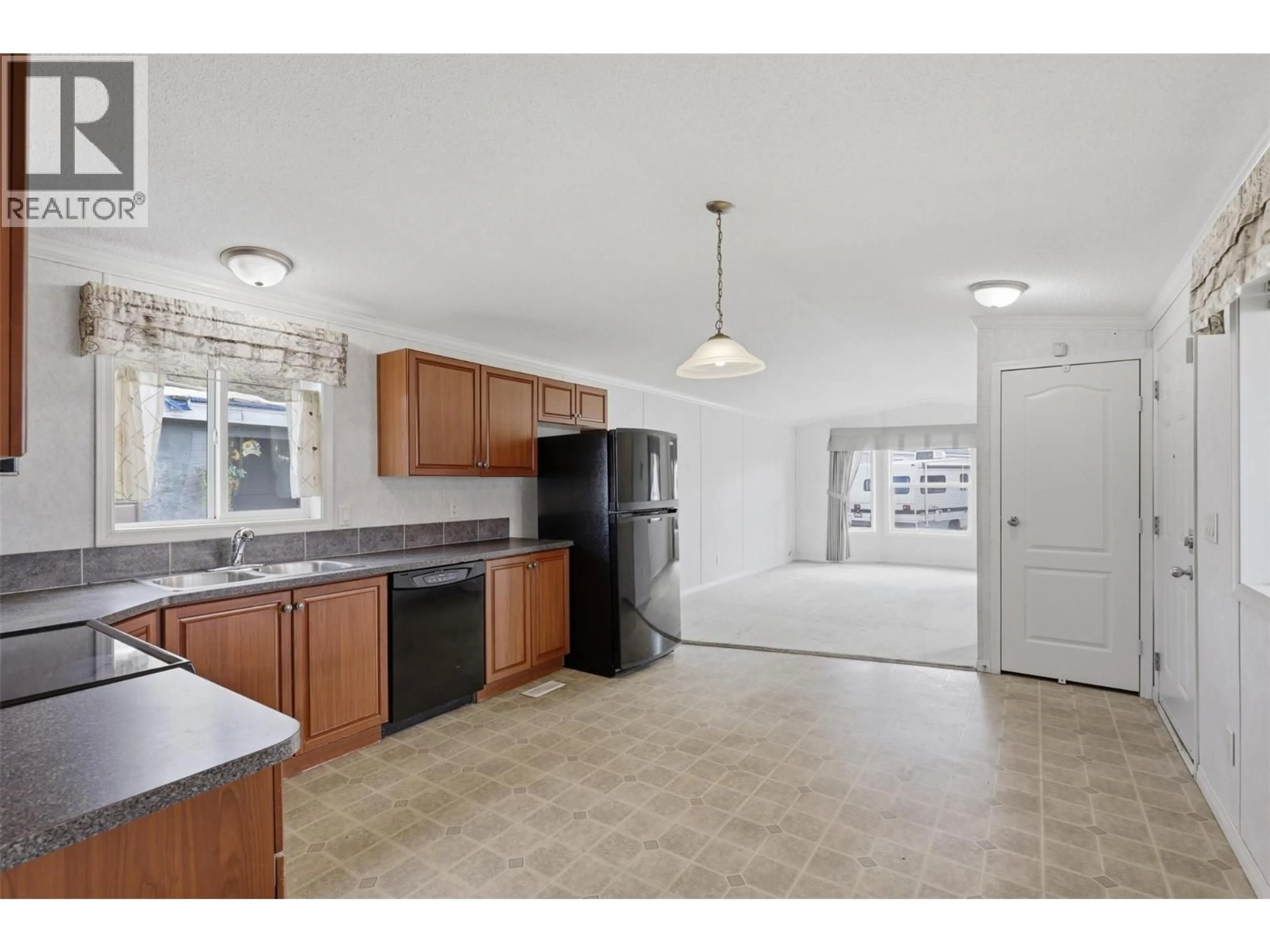 Standard kitchen, ceramic/tile floor for 20 - 1655 ORD ROAD, Kamloops British Columbia V2B7V6