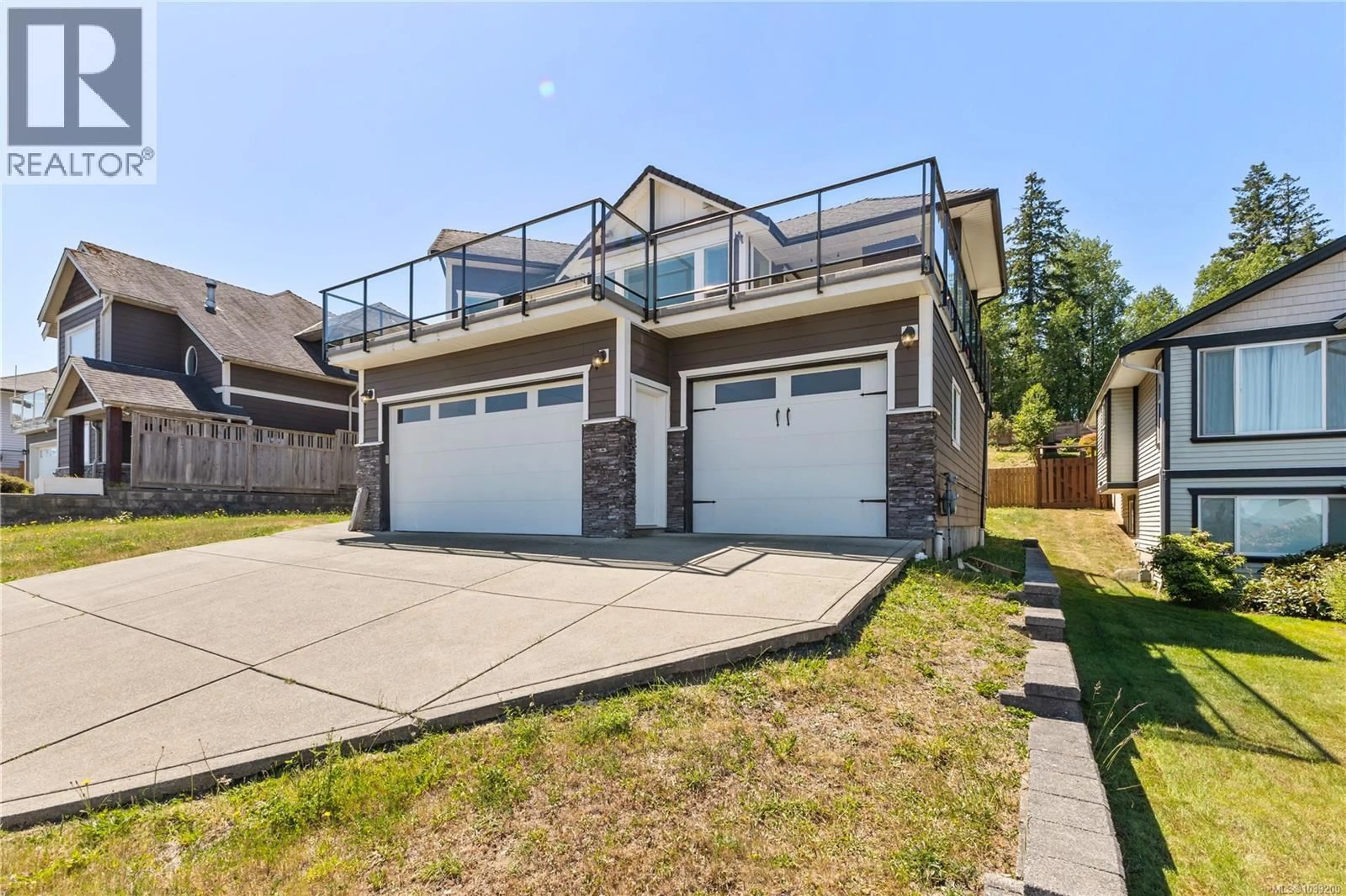 A pic from outside/outdoor area/front of a property/back of a property/a pic from drone, street for 937 TIMBERLINE DRIVE, Campbell River British Columbia V9H0A8