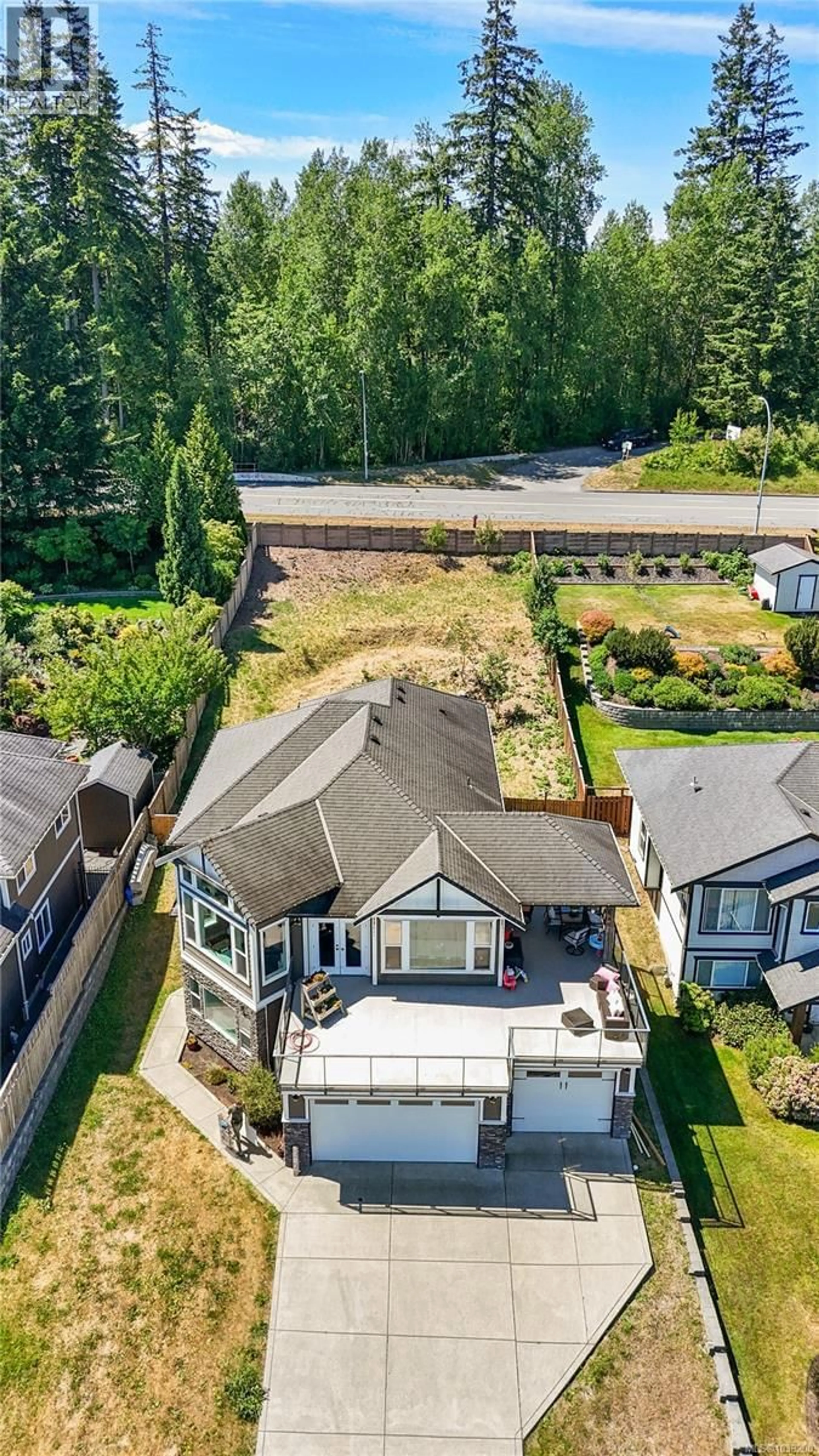 A pic from outside/outdoor area/front of a property/back of a property/a pic from drone, street for 937 TIMBERLINE DRIVE, Campbell River British Columbia V9H0A8