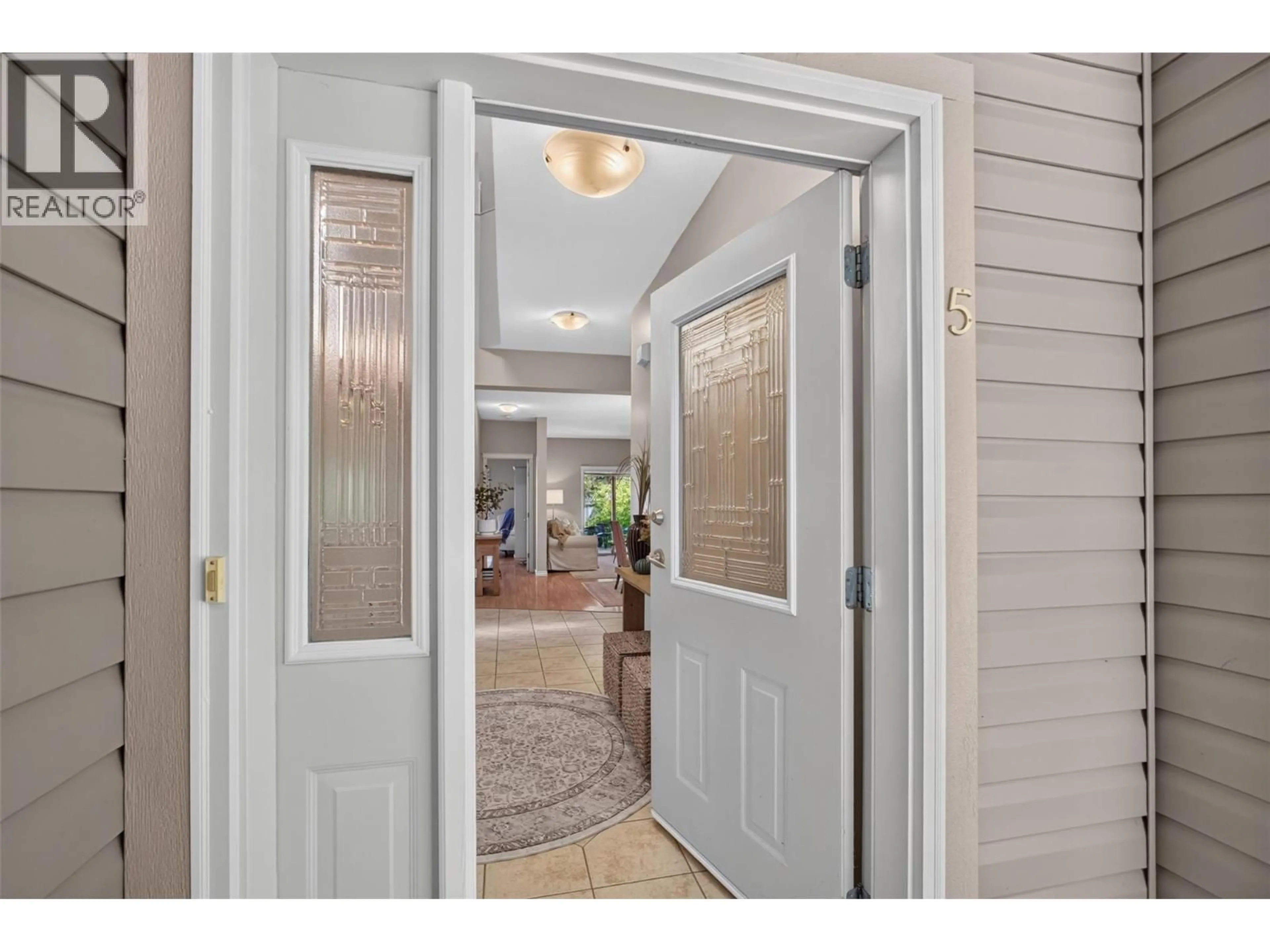 Indoor entryway for 5 - 1798 OLYMPUS WAY, West Kelowna British Columbia V1Z3H9