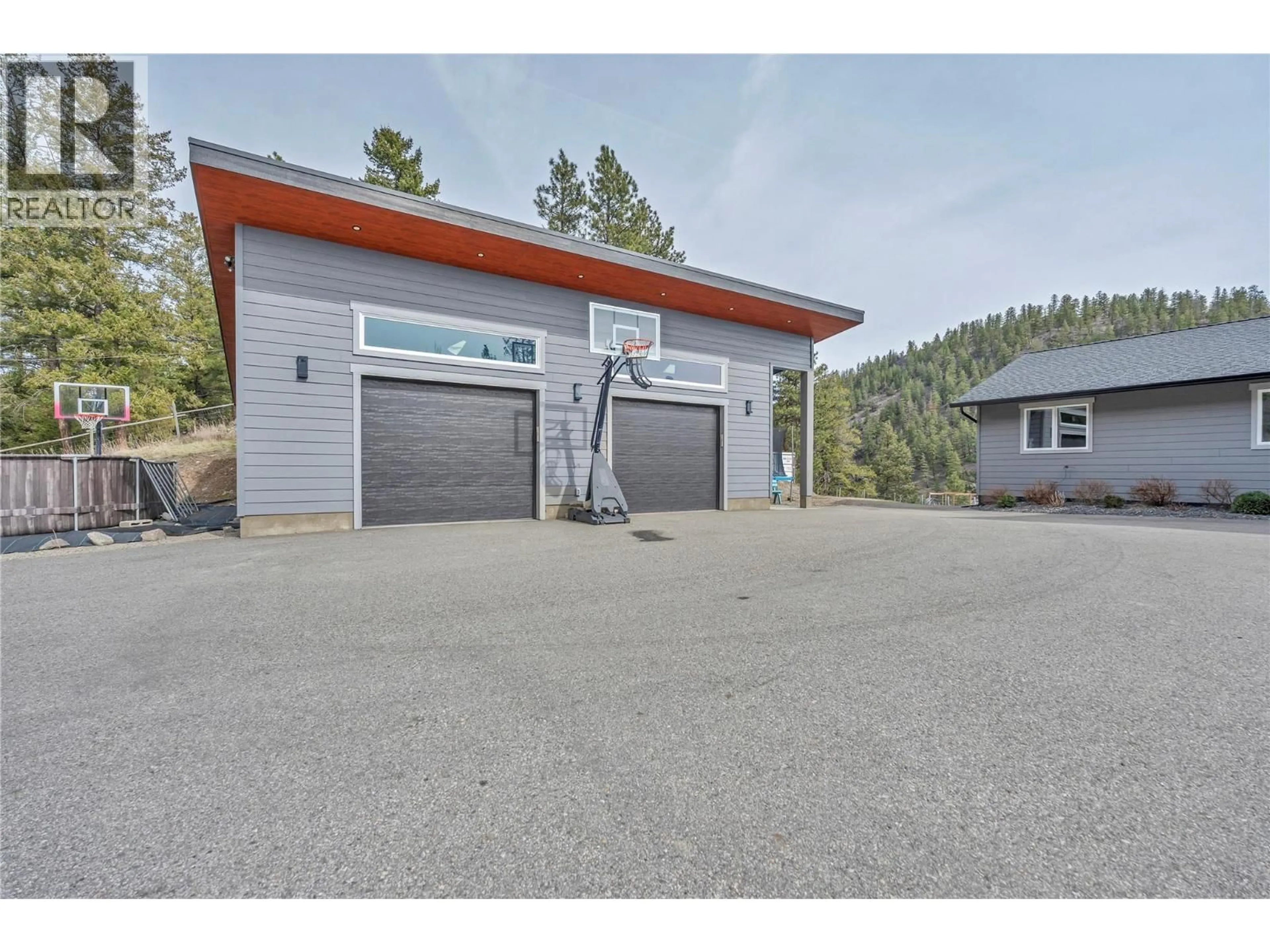 Indoor garage for 163 FARLEIGH LAKE ROAD, Penticton British Columbia V2A0E6