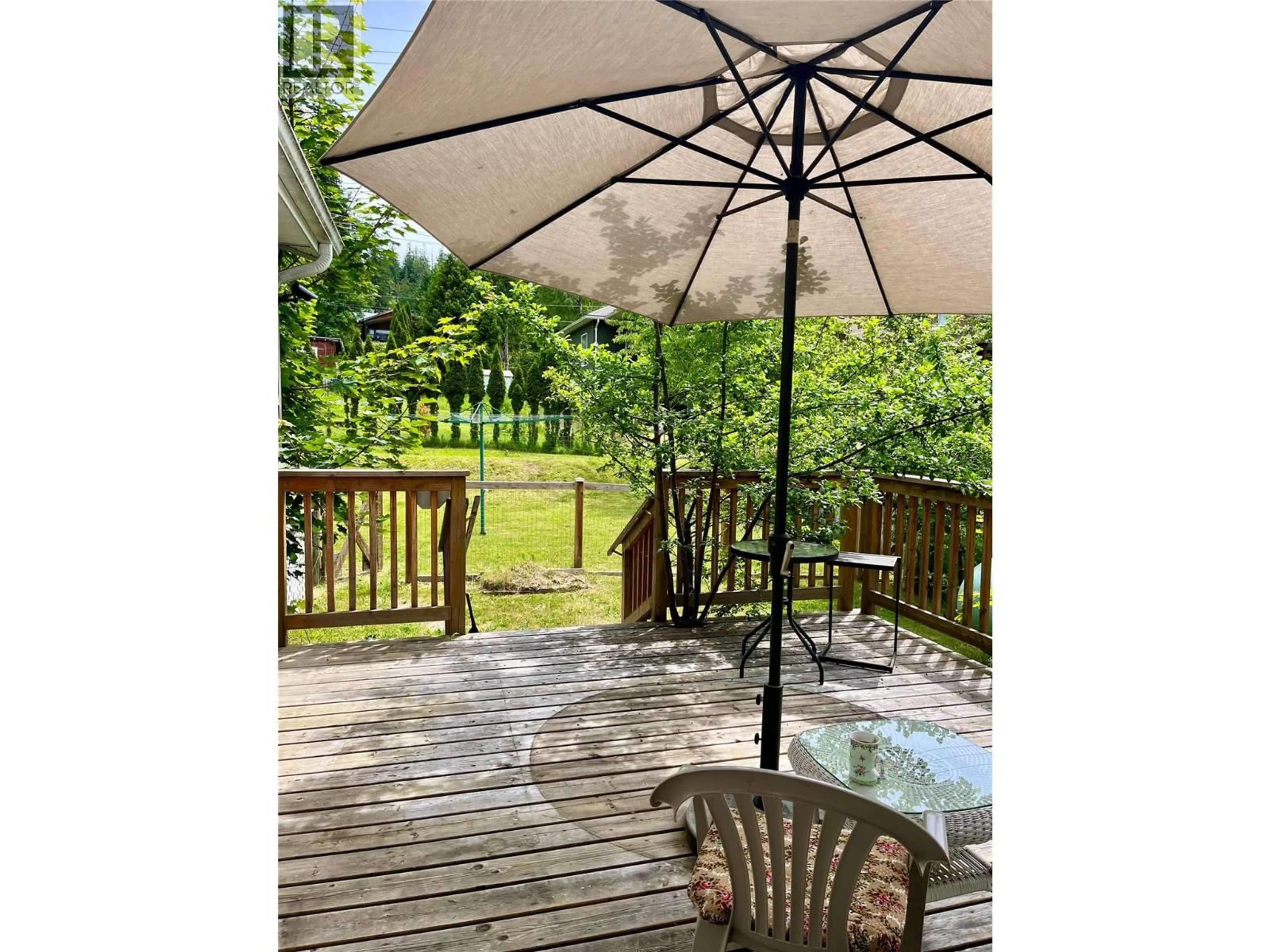 Patio, water/lake/river/ocean view for 313 1ST AVENUE NORTHWEST, Nakusp British Columbia V0G1R0