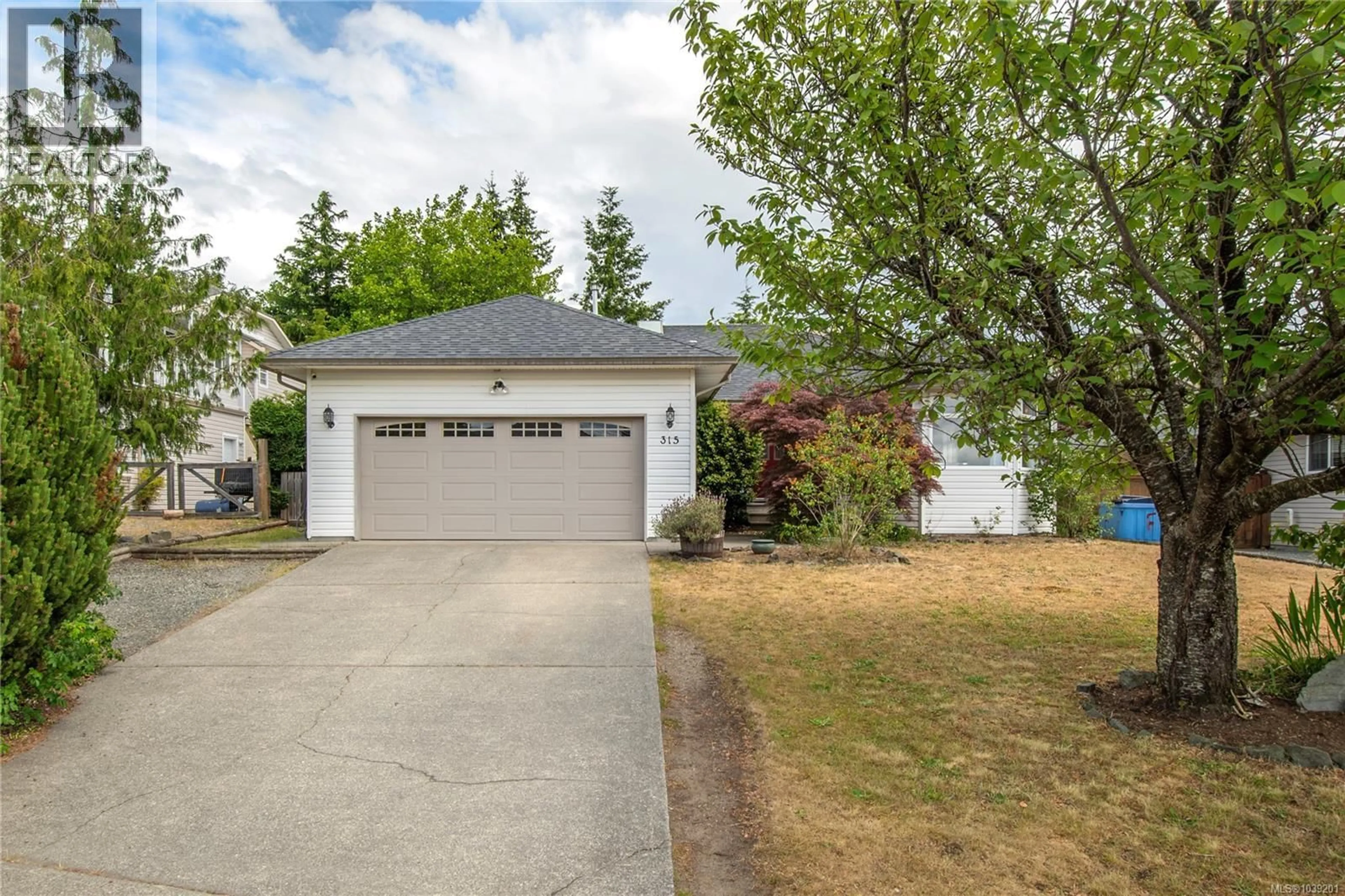 Home with vinyl exterior material, street for 315 STRATFORD DRIVE, Campbell River British Columbia V9W8A1
