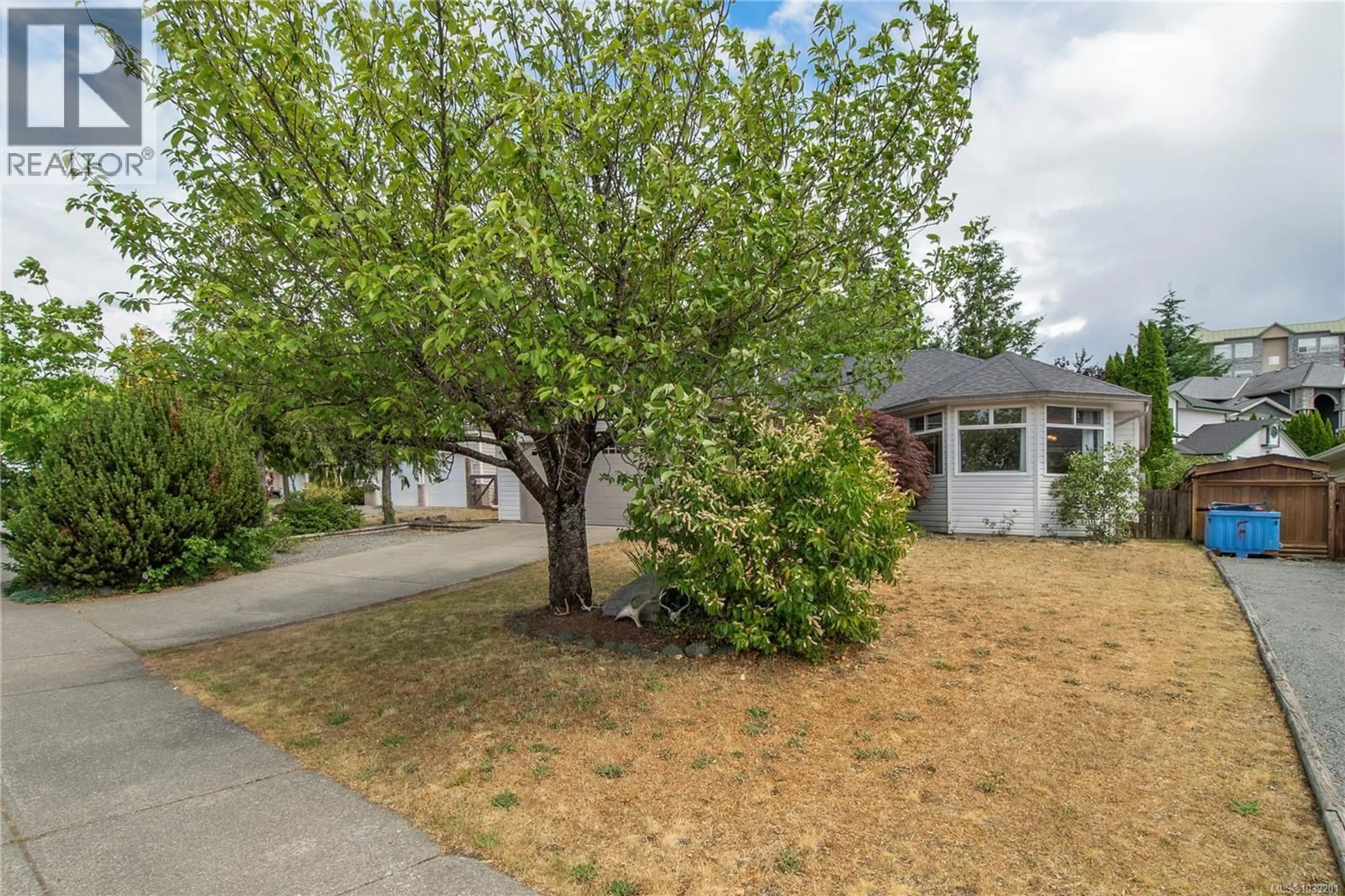A pic from outside/outdoor area/front of a property/back of a property/a pic from drone, street for 315 STRATFORD DRIVE, Campbell River British Columbia V9W8A1