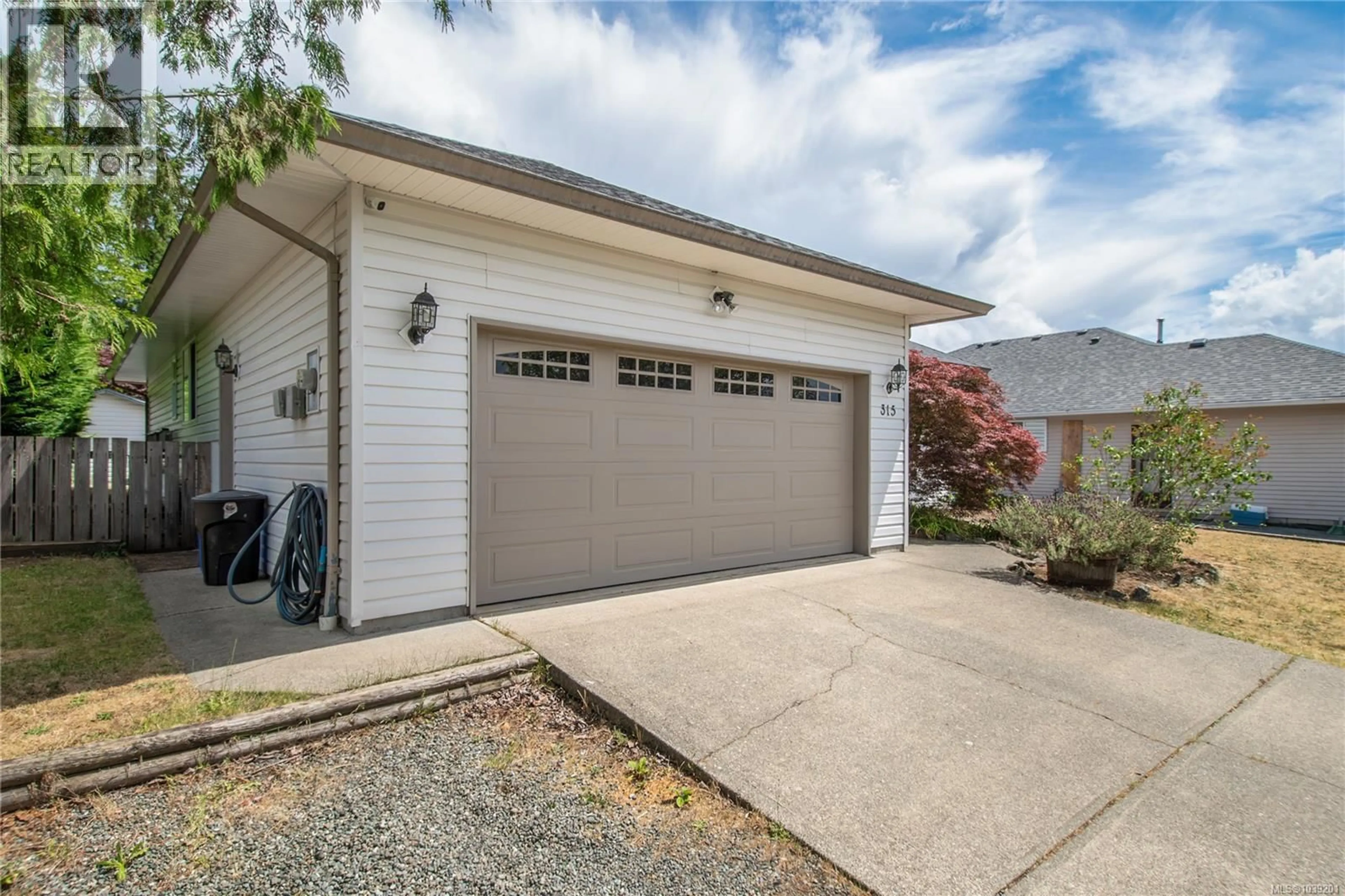 Indoor garage for 315 STRATFORD DRIVE, Campbell River British Columbia V9W8A1