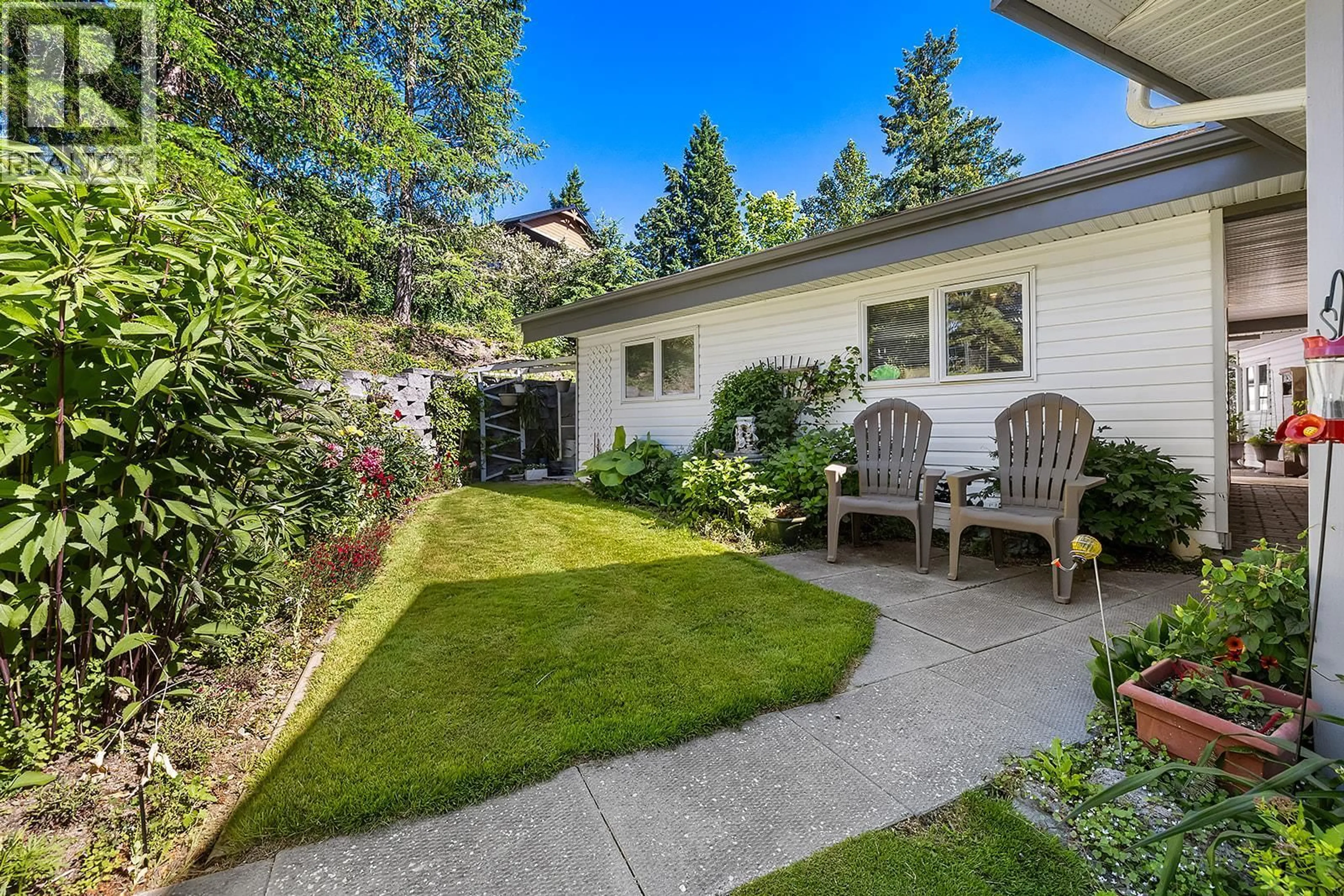 Patio, street for 1305 HILTON PLACE, Creston British Columbia V0B1G6