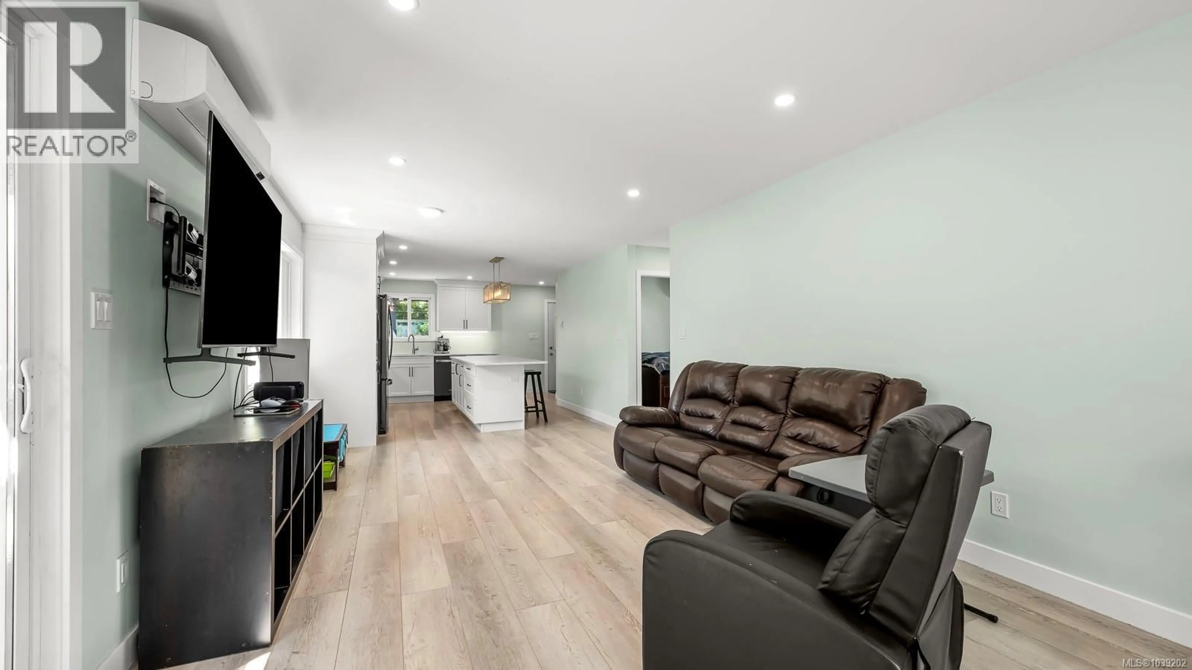 Living room with furniture, wood/laminate floor for 2772 ULVERSTON AVENUE, Cumberland British Columbia V0R1S0