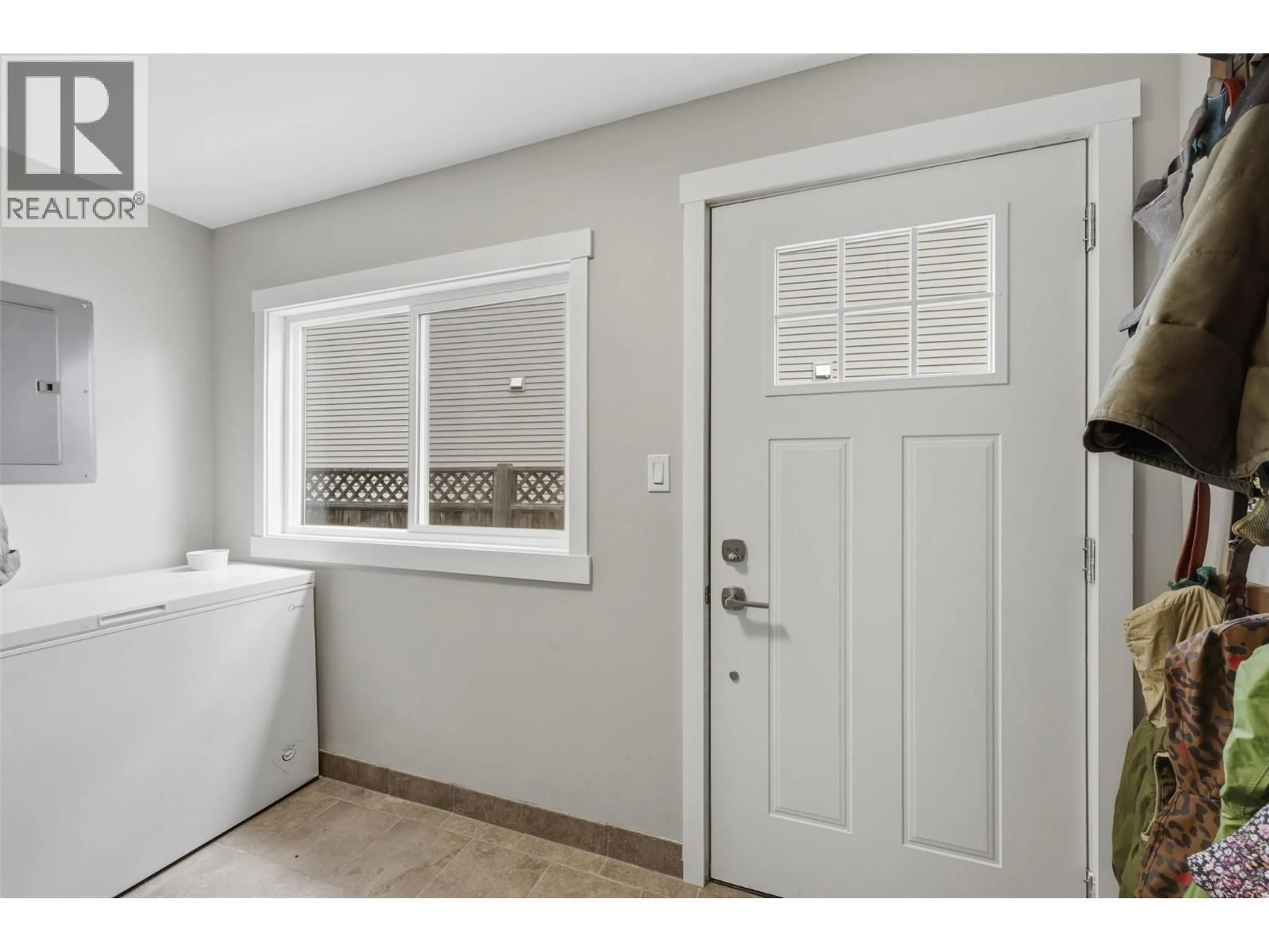 Indoor entryway for 806 KITAMOTO ROAD, Kamloops British Columbia V2B6H6
