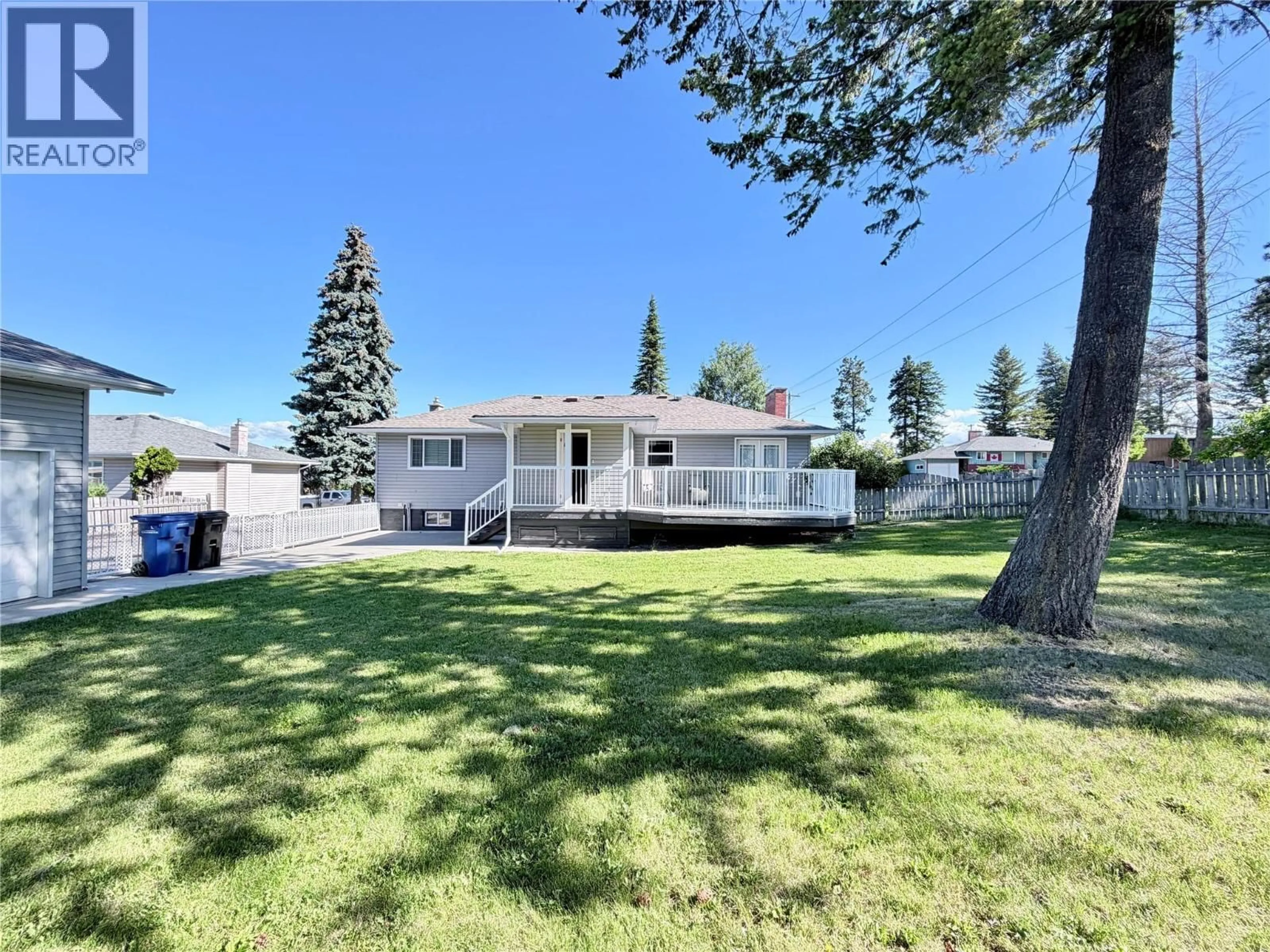 Home with vinyl exterior material, street for 723 8TH STREET SOUTH, Cranbrook British Columbia V1C1P5