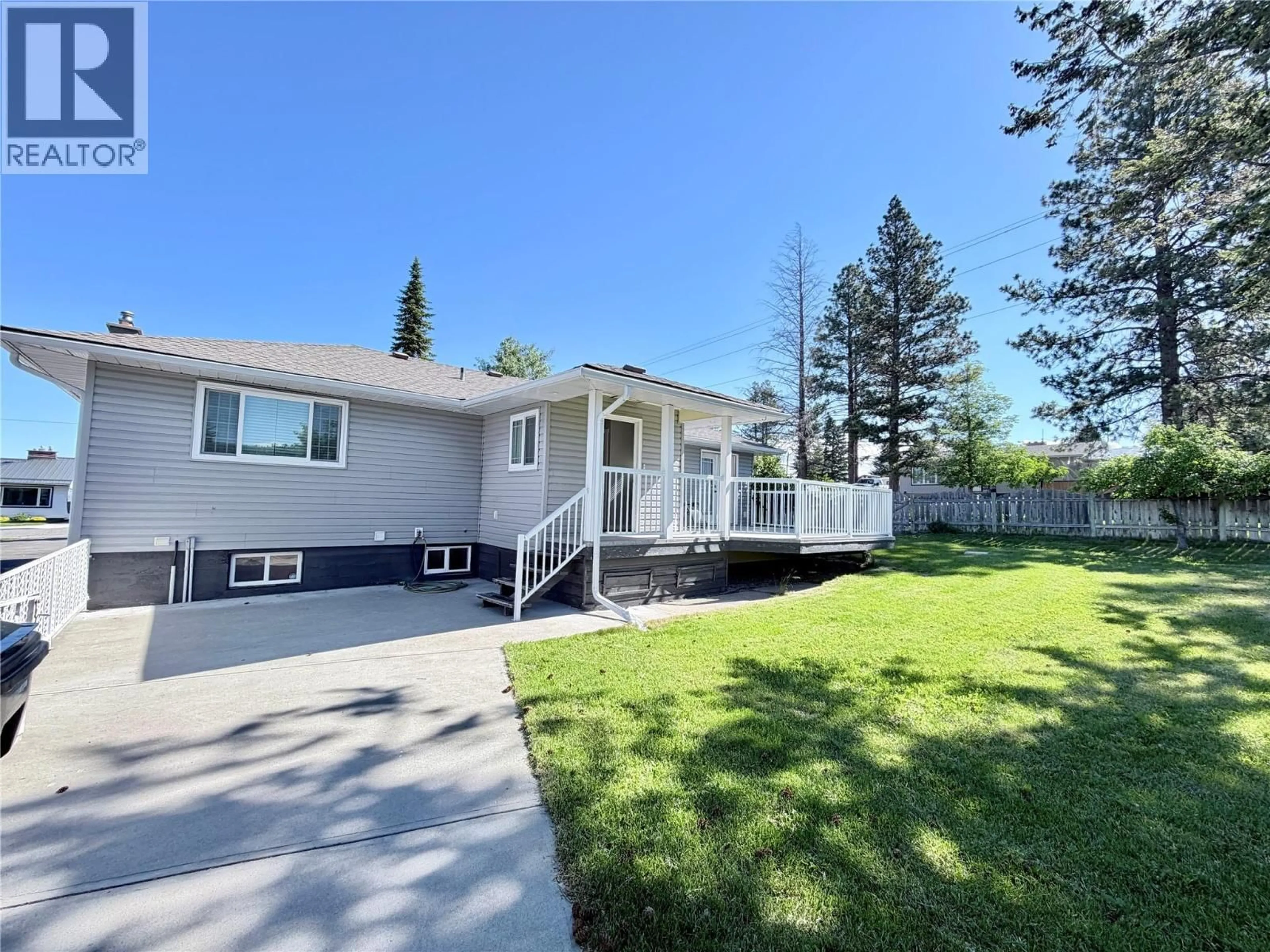A pic from outside/outdoor area/front of a property/back of a property/a pic from drone, street for 723 8TH STREET SOUTH, Cranbrook British Columbia V1C1P5
