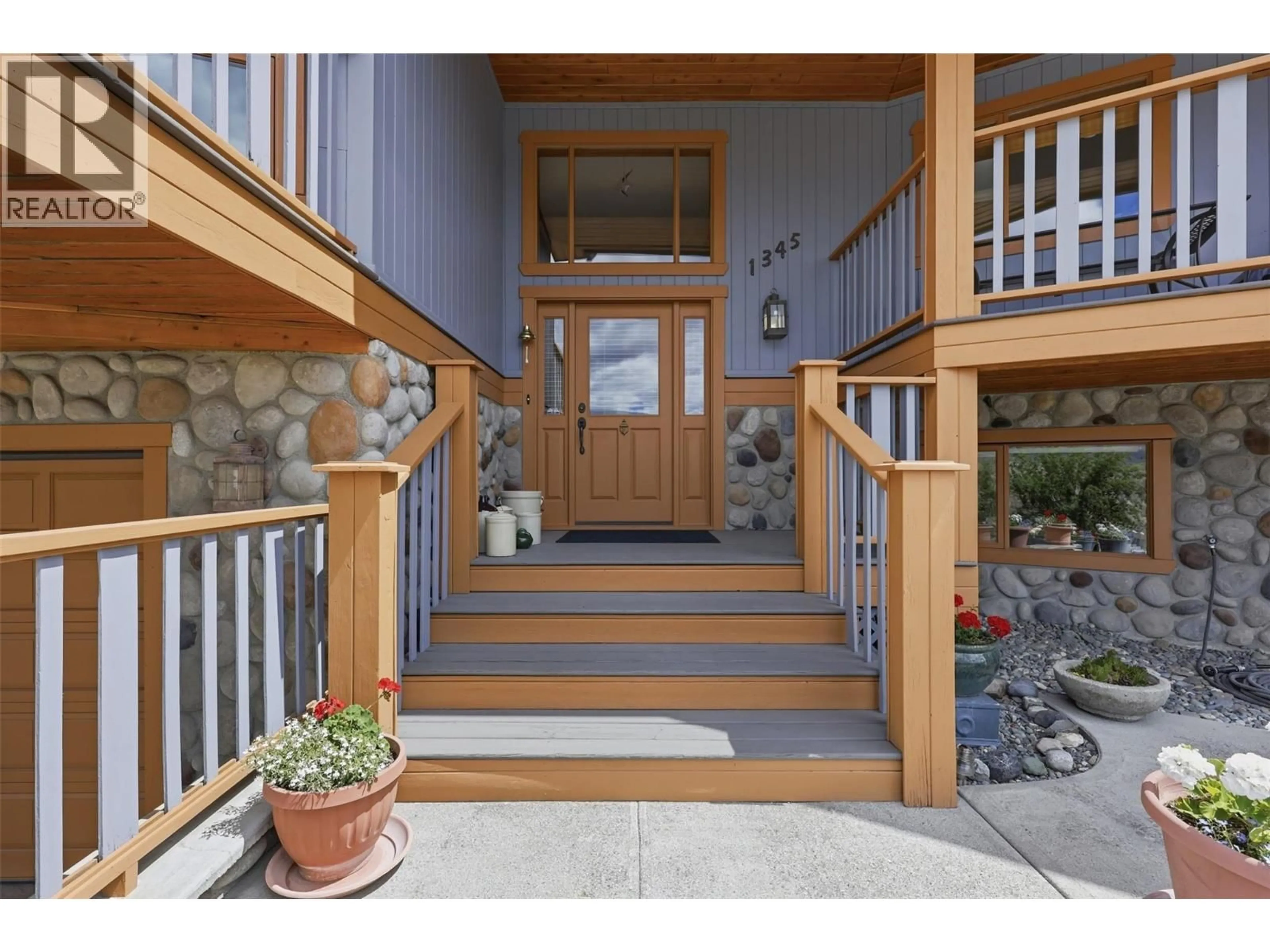 Indoor entryway for 1345 HEUSTIS DRIVE, Kamloops British Columbia V0K1A0