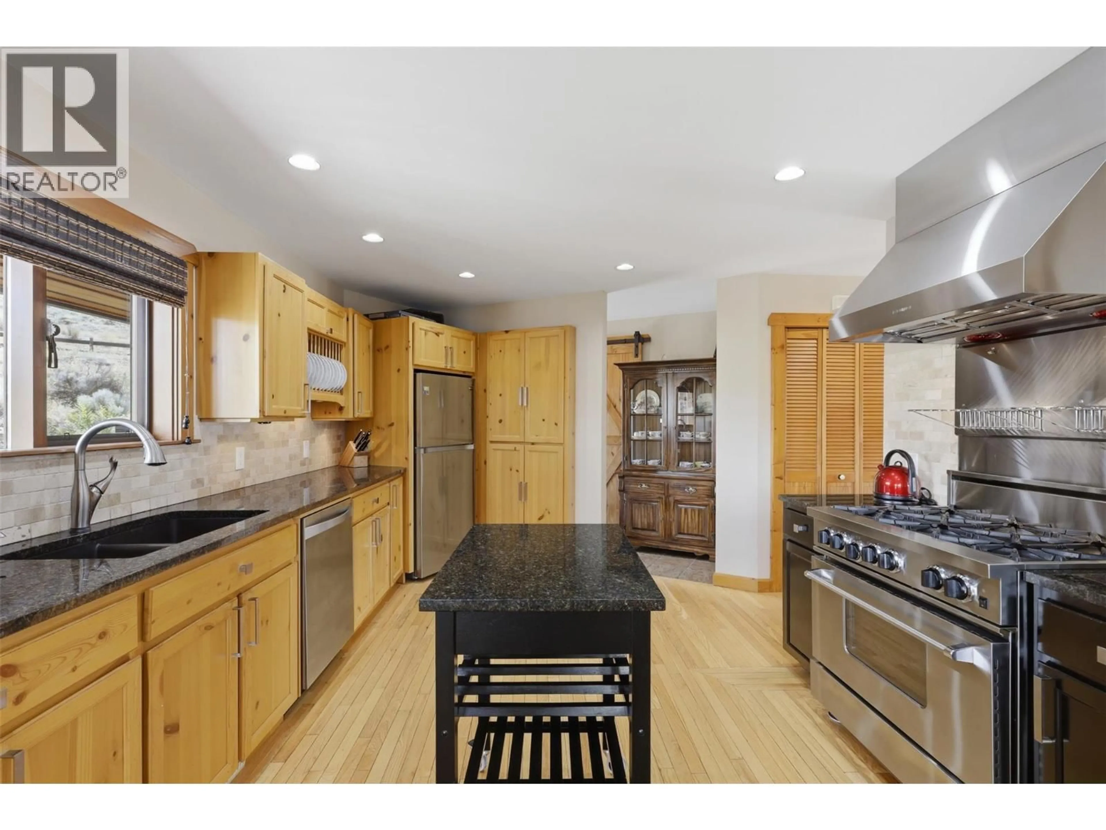 Open concept kitchen, unknown for 1345 HEUSTIS DRIVE, Kamloops British Columbia V0K1A0