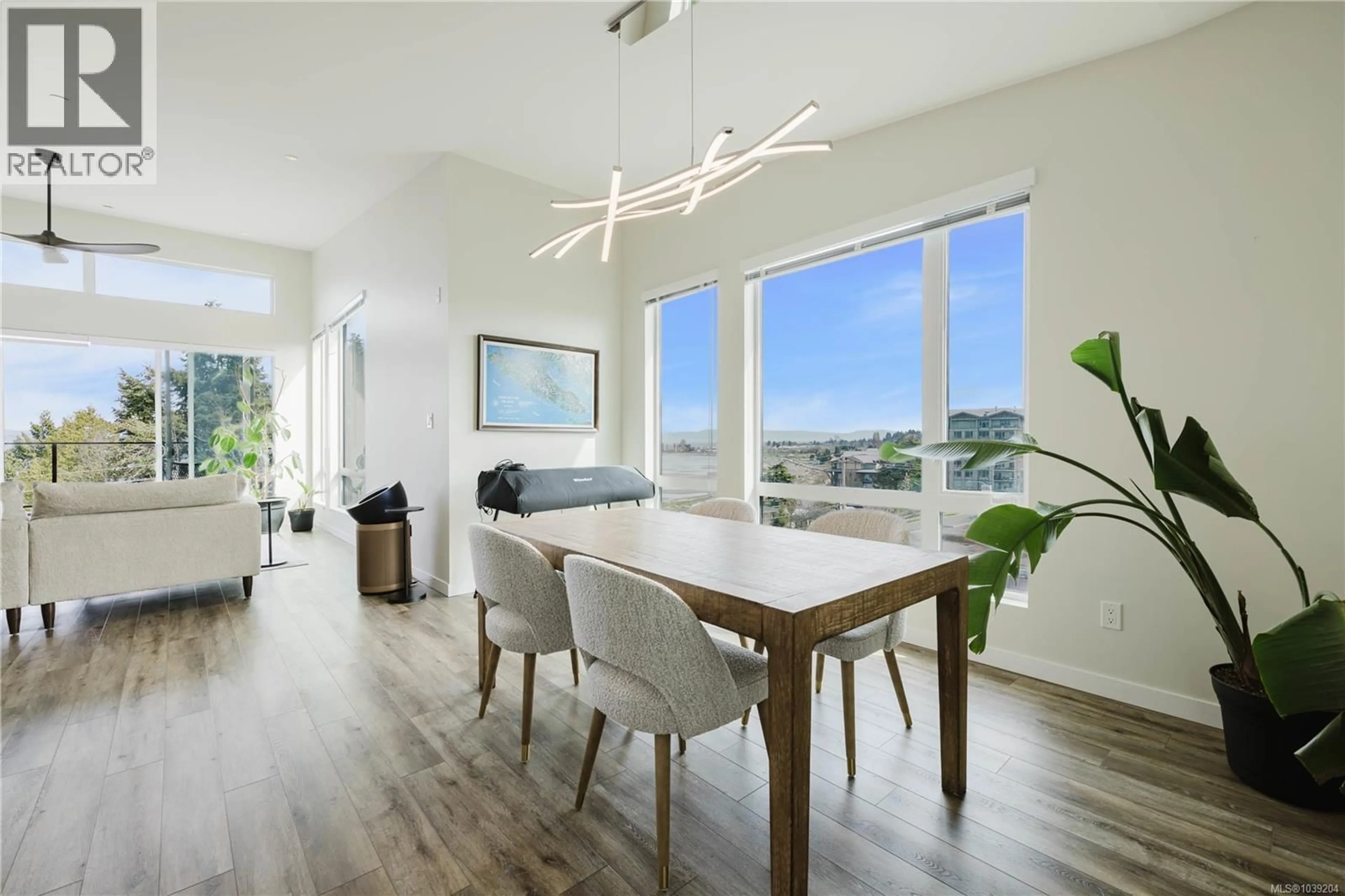 Dining room, wood/laminate floor for 402 - 100 LOMBARDY STREET, Parksville British Columbia V9P0G4