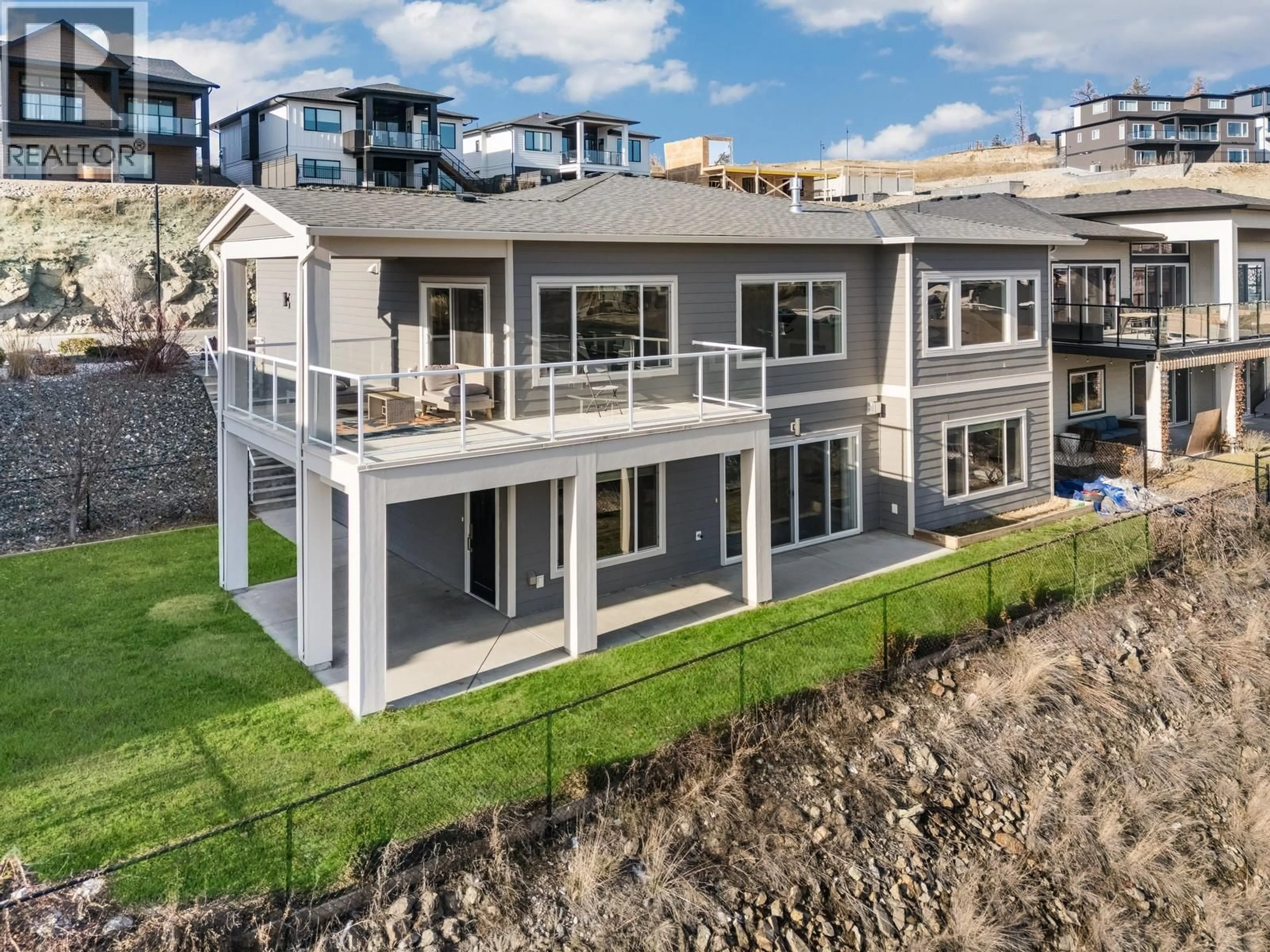 A pic from outside/outdoor area/front of a property/back of a property/a pic from drone, unknown for 687 ACADIA STREET, Kelowna British Columbia V1V0A8