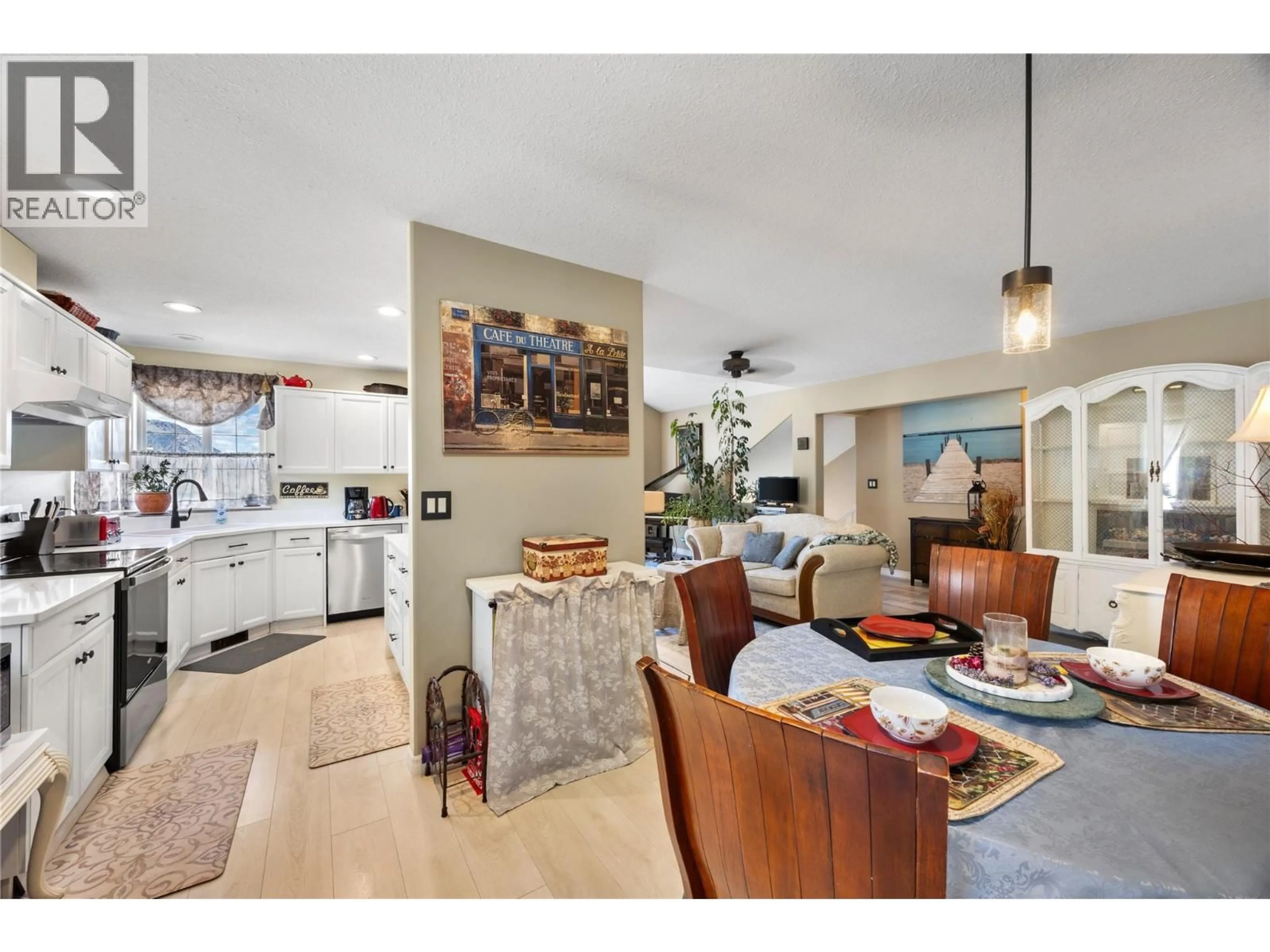 Open concept kitchen, ceramic/tile floor for 1070 NORVIEW ROAD, Kamloops British Columbia V2B8M1