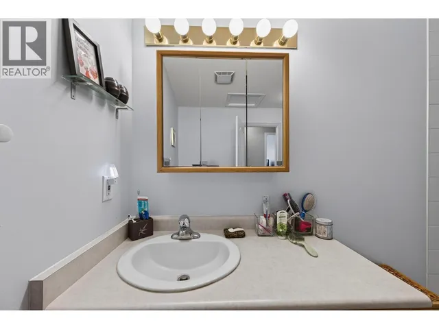 12 - 411 5TH AVENUE SOUTH, Golden 4