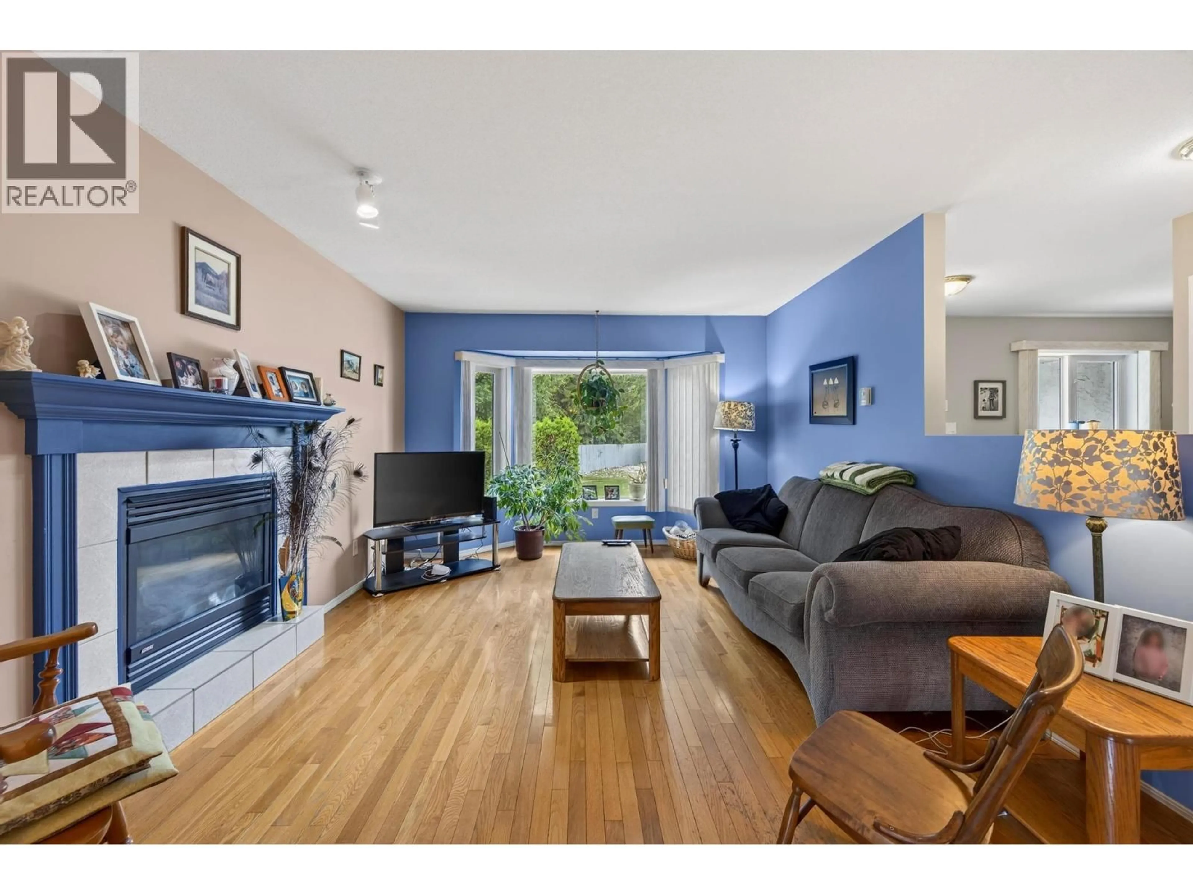 Living room with furniture, wood/laminate floor for 12 - 411 5TH AVENUE SOUTH, Golden British Columbia V0A1H0