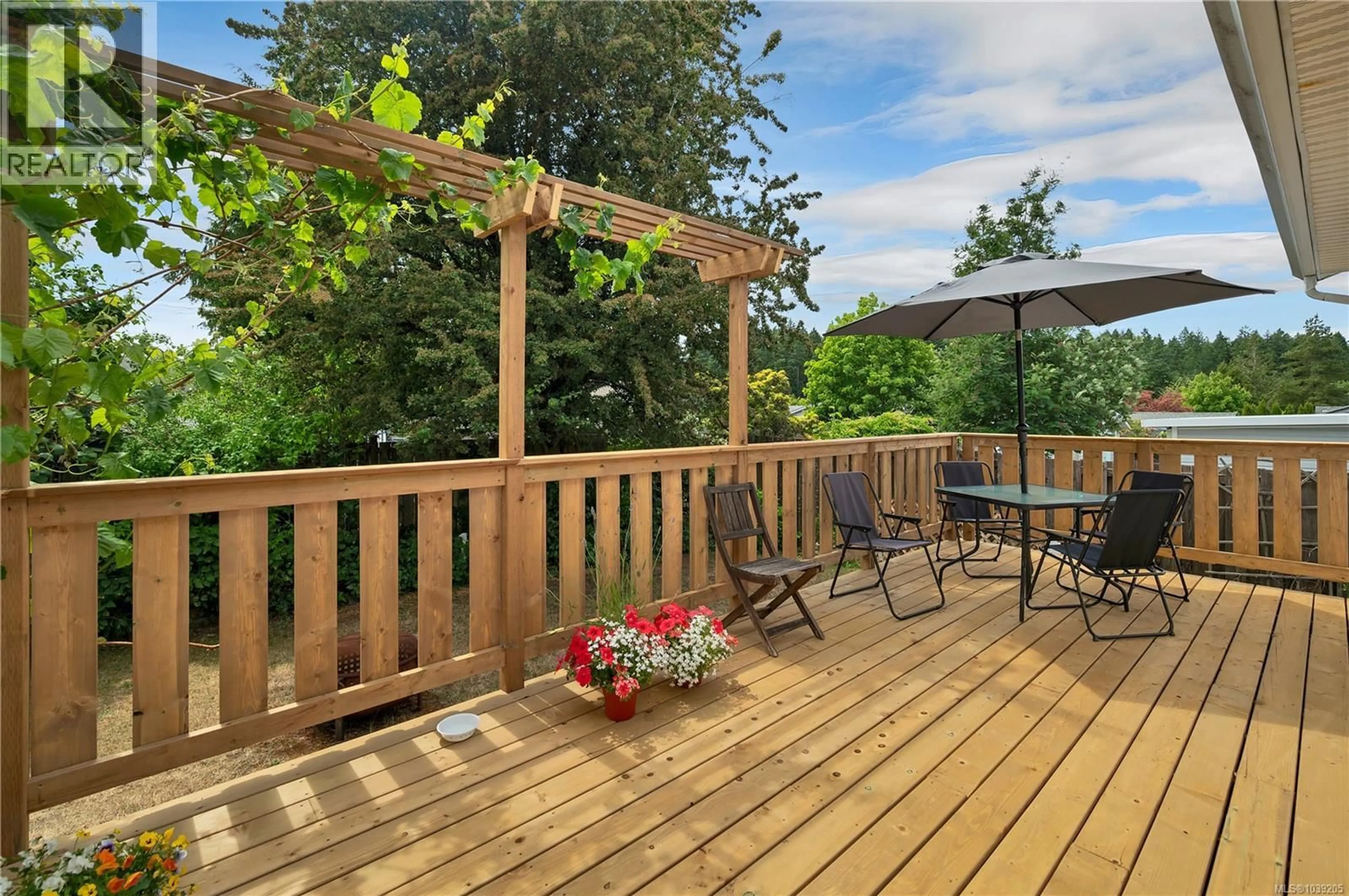 Patio, water/lake/river/ocean view for 755 KIT CRESCENT, Campbell River British Columbia V9H1P6