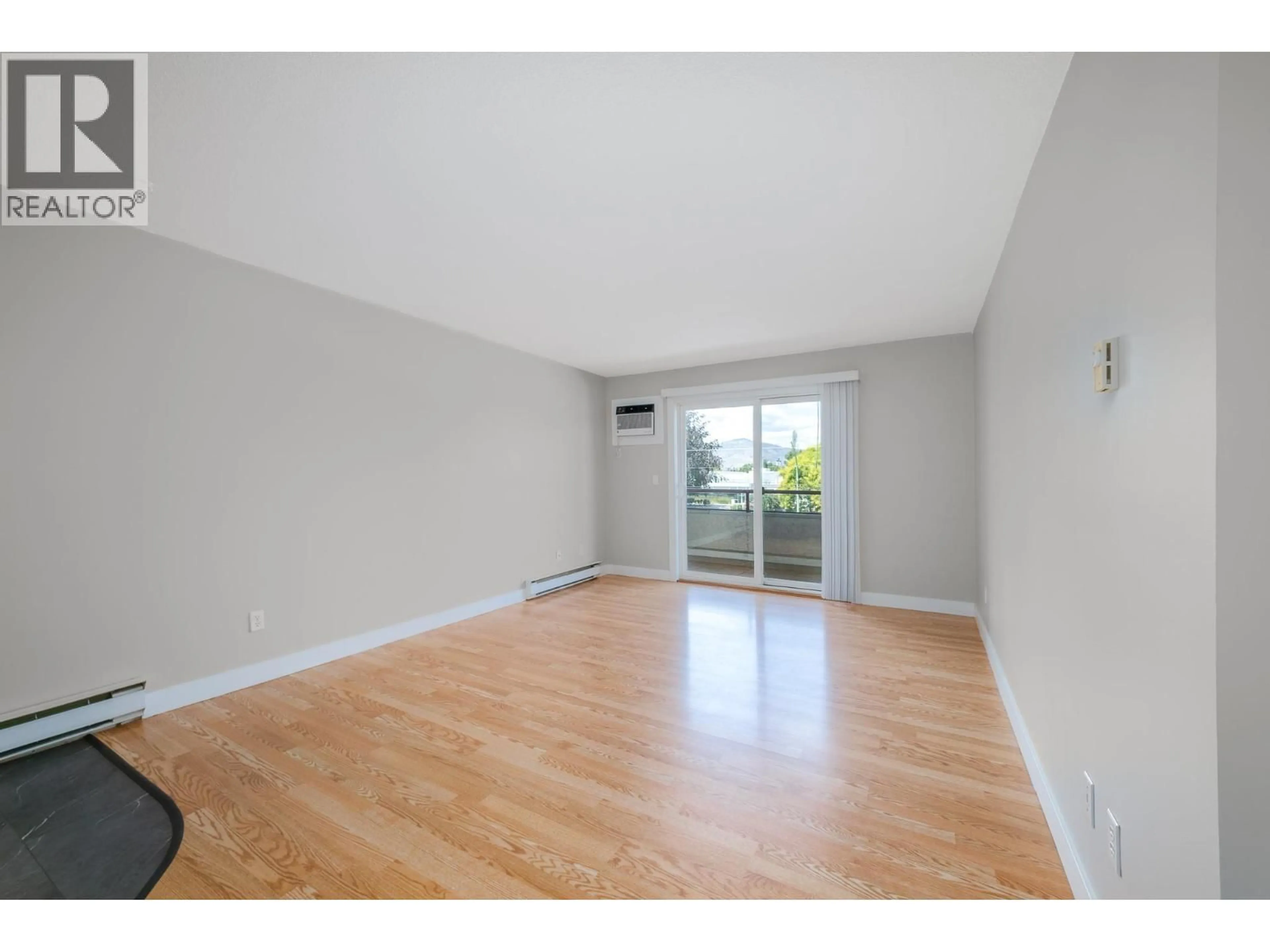 A pic of a room for 204 - 993 KLO ROAD, Kelowna British Columbia V1Y9L2