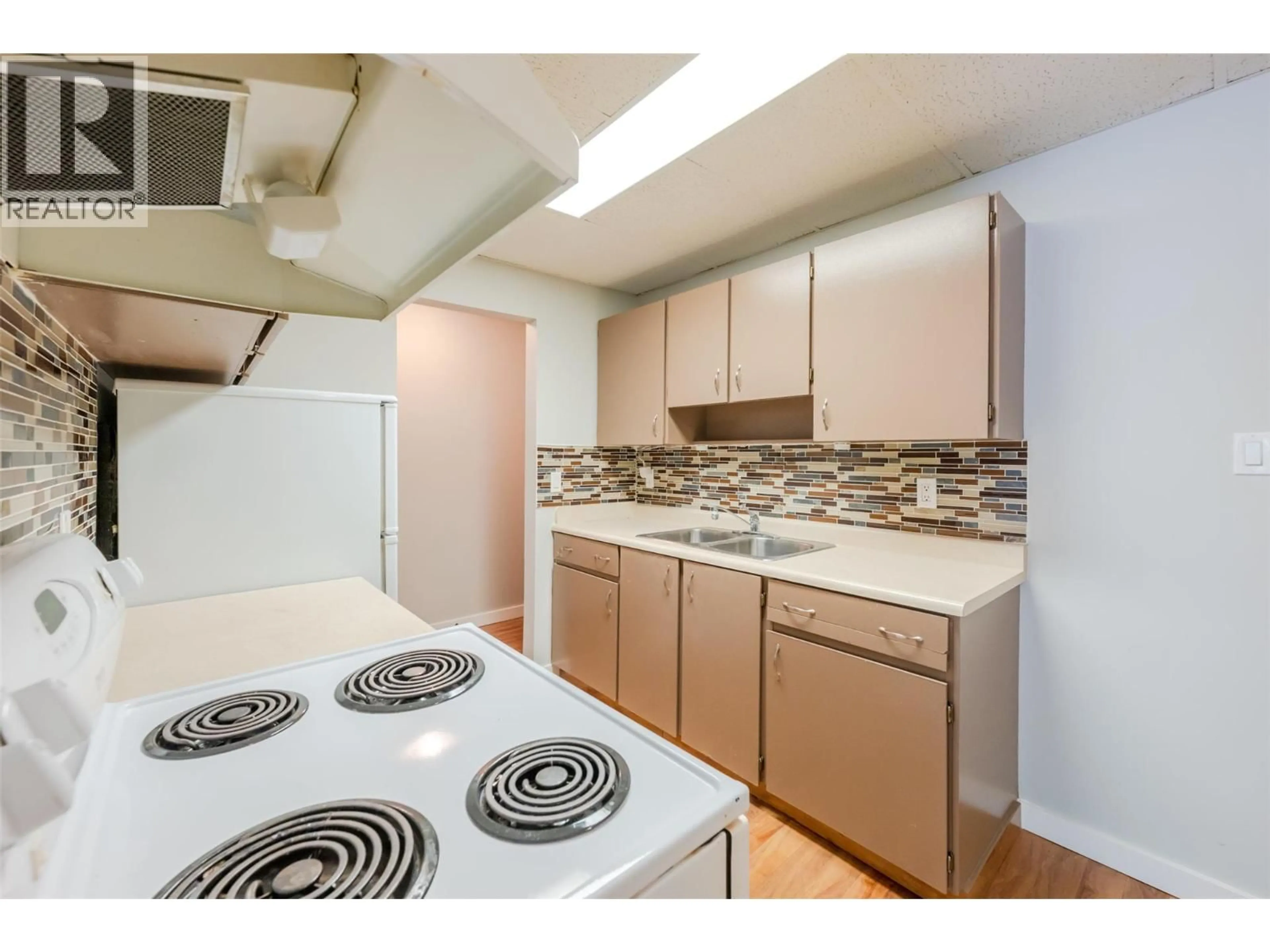 Standard kitchen, unknown for 211 - 1410 PENTICTON AVENUE, Penticton British Columbia V2A2N5