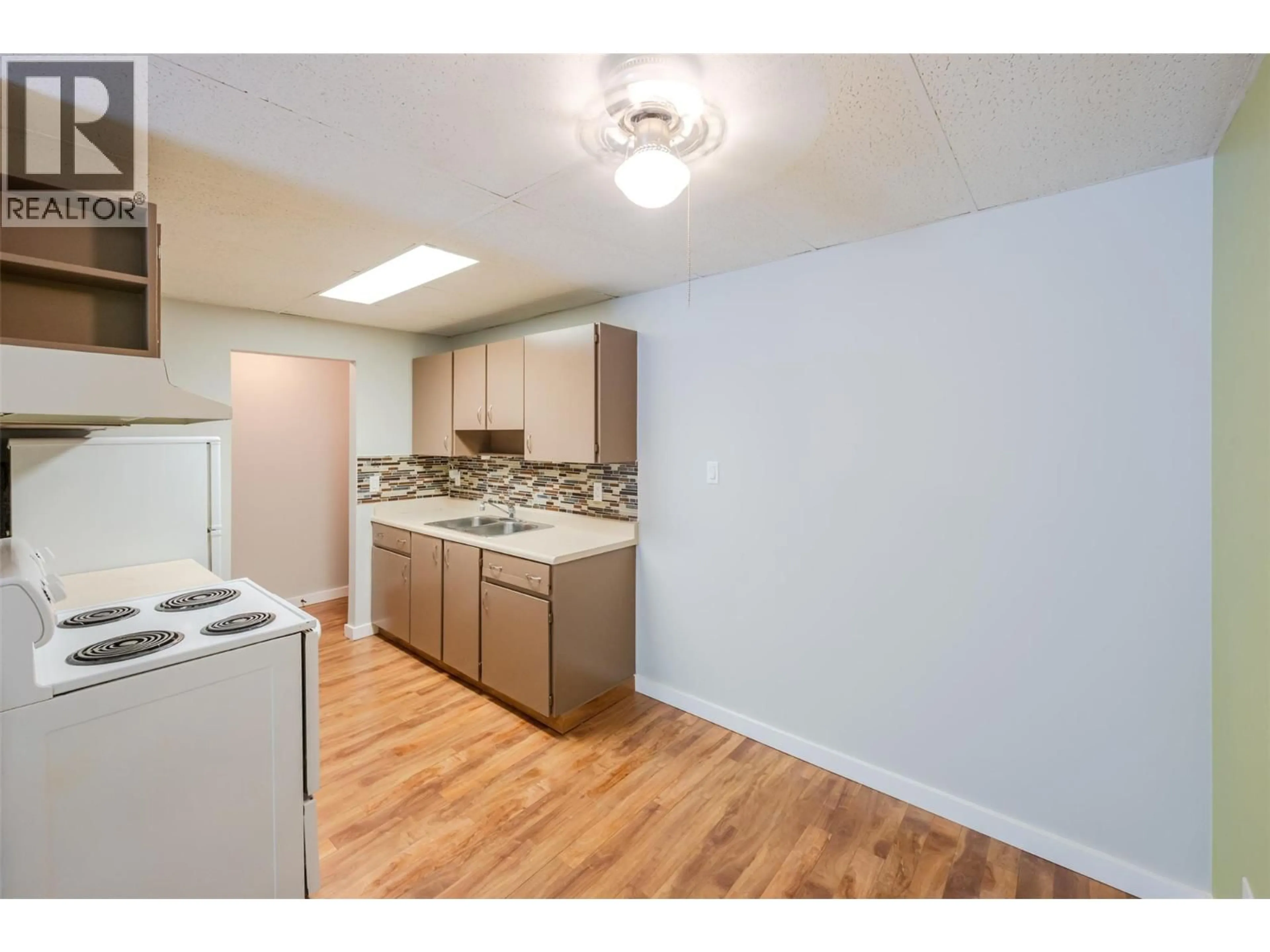 Standard kitchen, wood/laminate floor for 211 - 1410 PENTICTON AVENUE, Penticton British Columbia V2A2N5