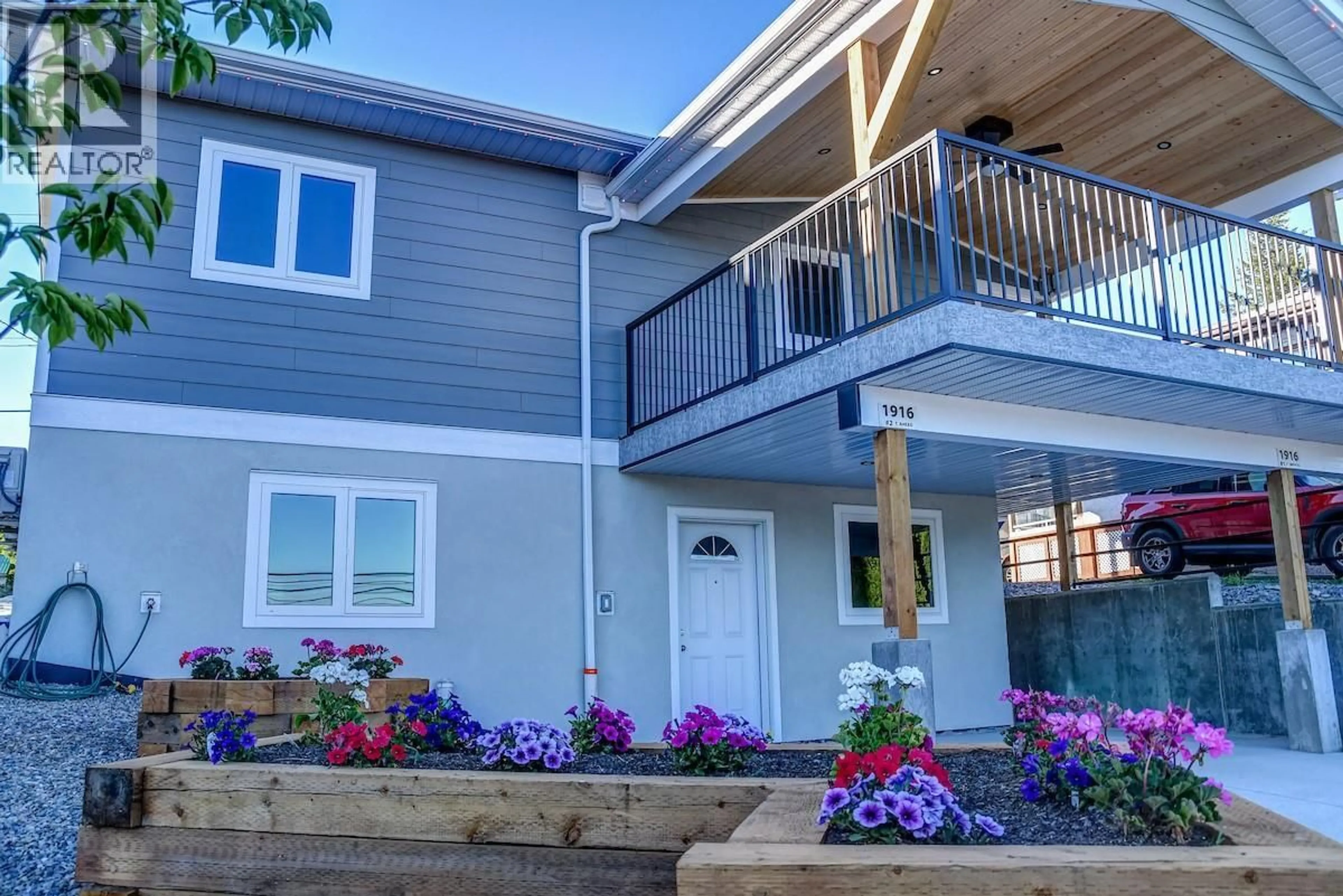 Home with vinyl exterior material, street for 1916 CANYON STREET, Creston British Columbia V0B1G5