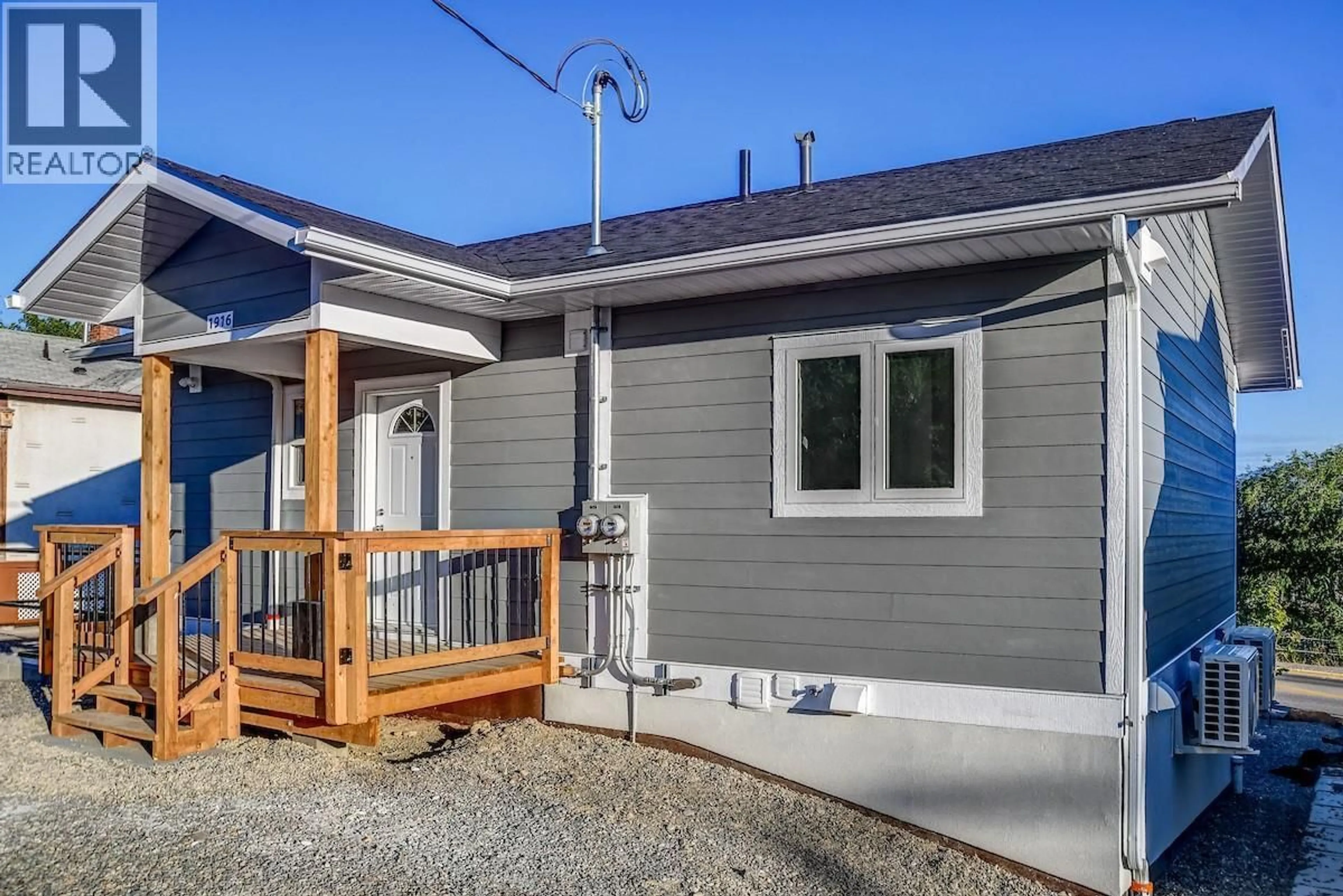 Home with vinyl exterior material, street for 1916 CANYON STREET, Creston British Columbia V0B1G5