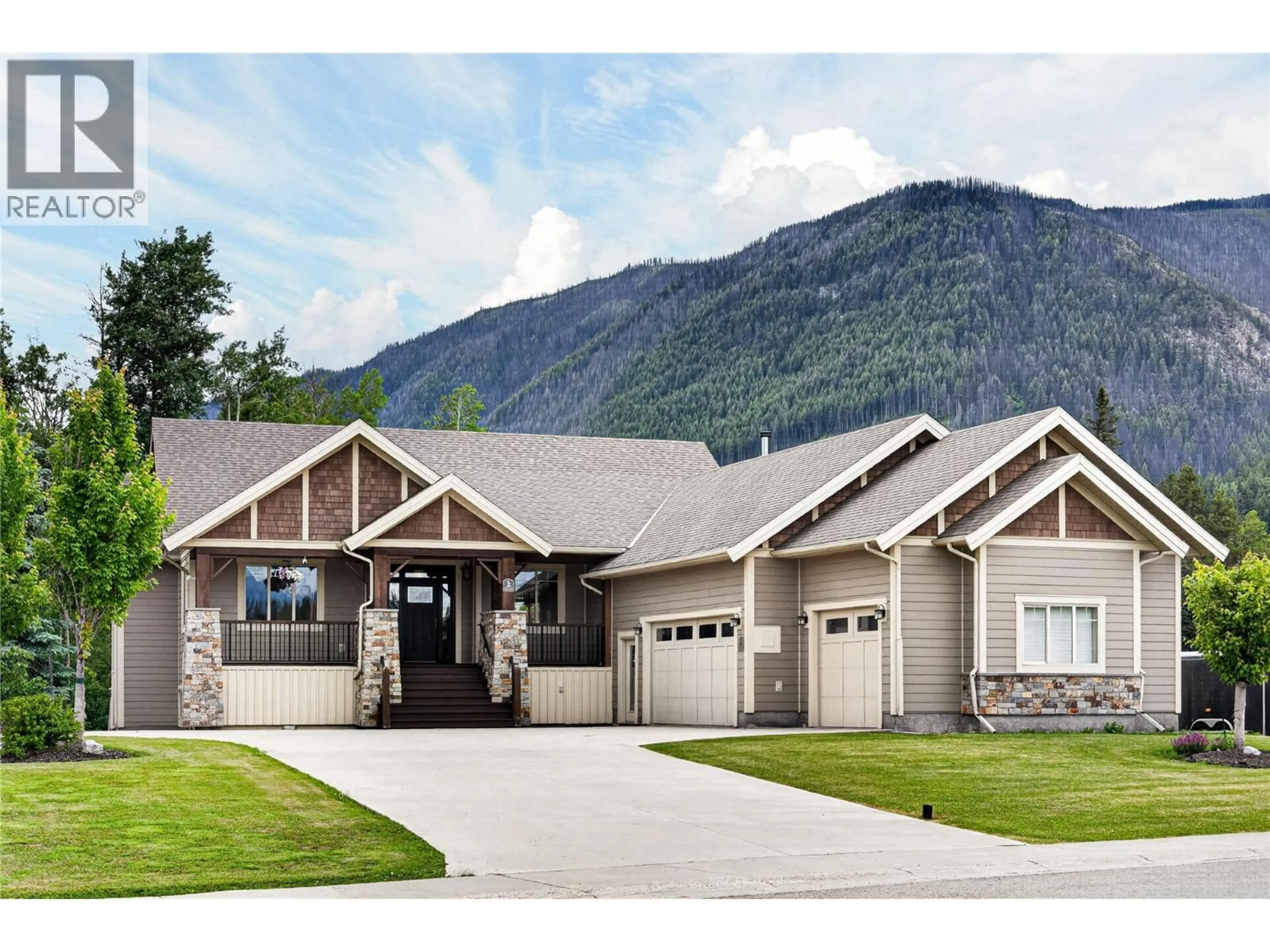 Home with vinyl exterior material, mountain view for 2104 WHISKEY JACK DRIVE, Sparwood British Columbia V0B2G2