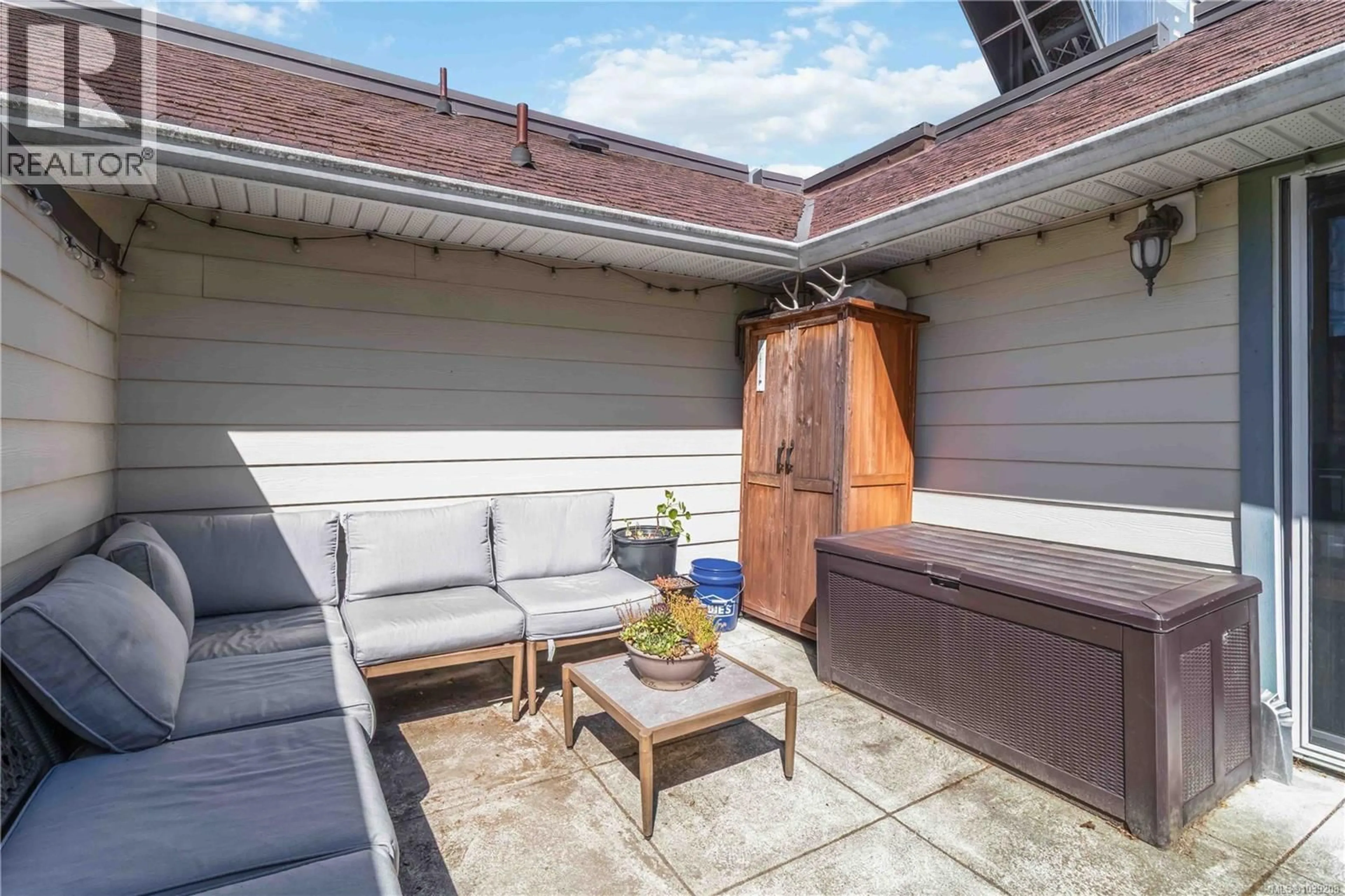 Patio, street for 301 - 400 DUPPLIN ROAD, Saanich British Columbia V8Z1B7
