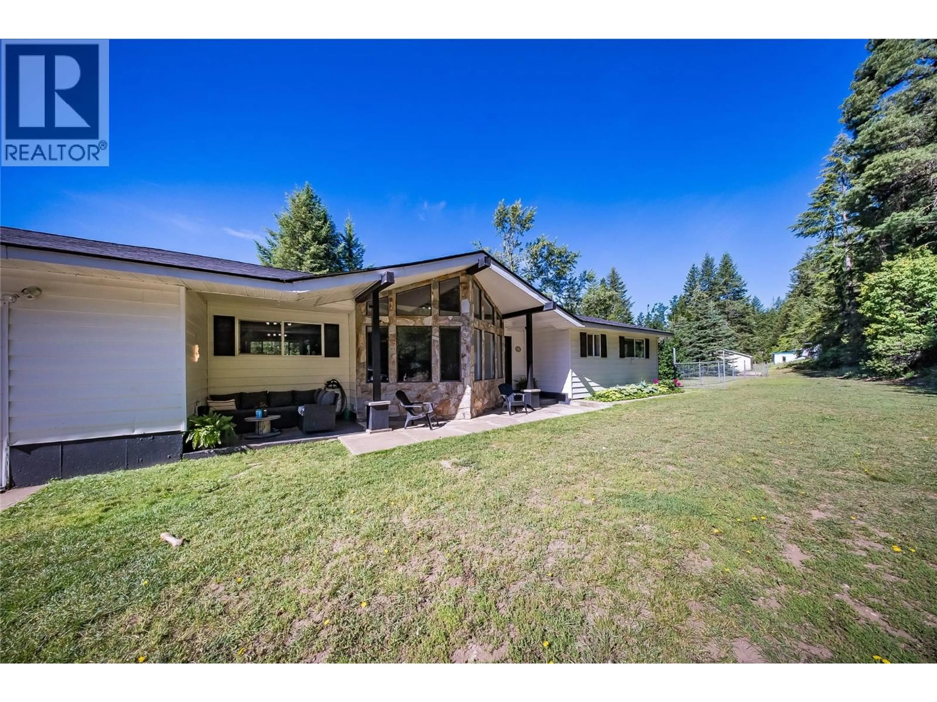 A pic from outside/outdoor area/front of a property/back of a property/a pic from drone, mountain view for 4383 ROSS SPUR ROAD, Ross Spur British Columbia V0G1Z0