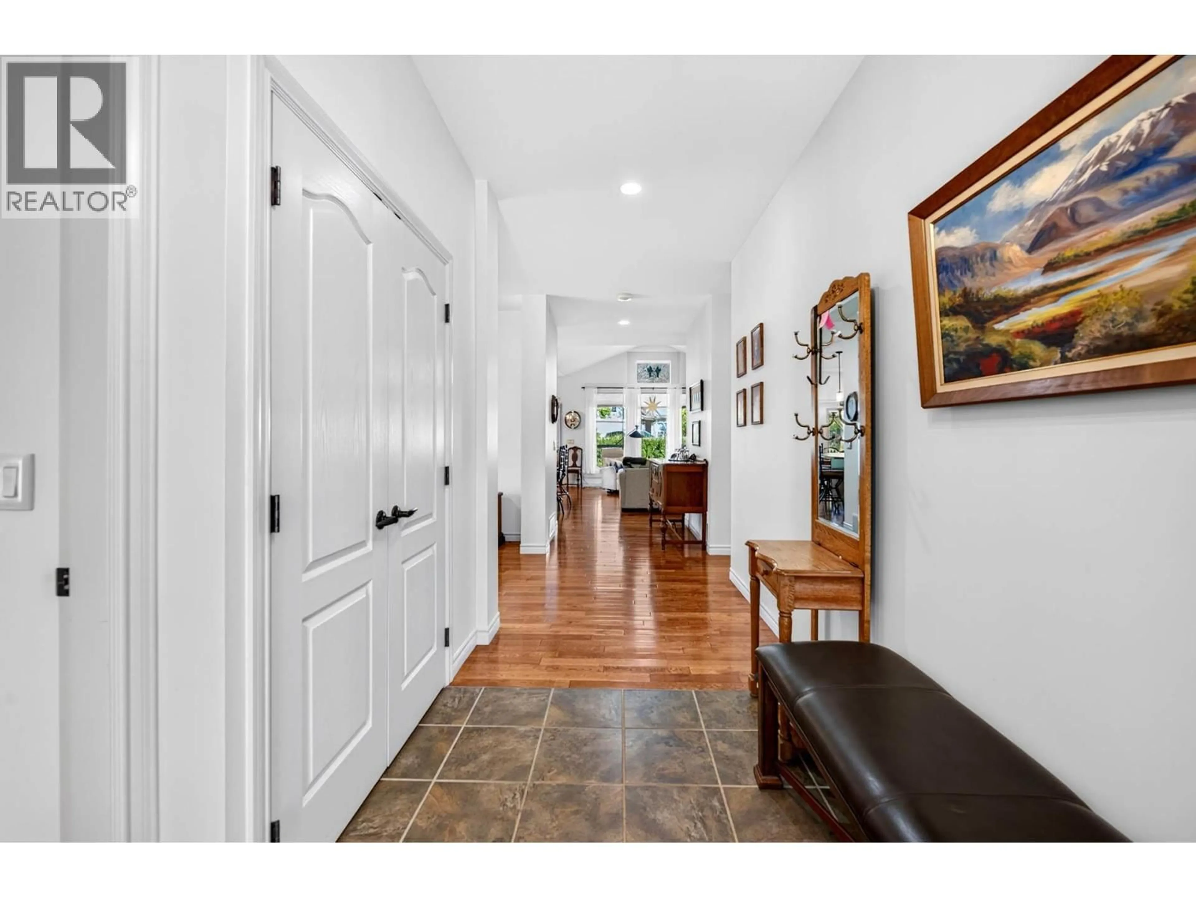 Indoor entryway for 531 STONERIDGE CRESCENT, Kamloops British Columbia V2H0A7