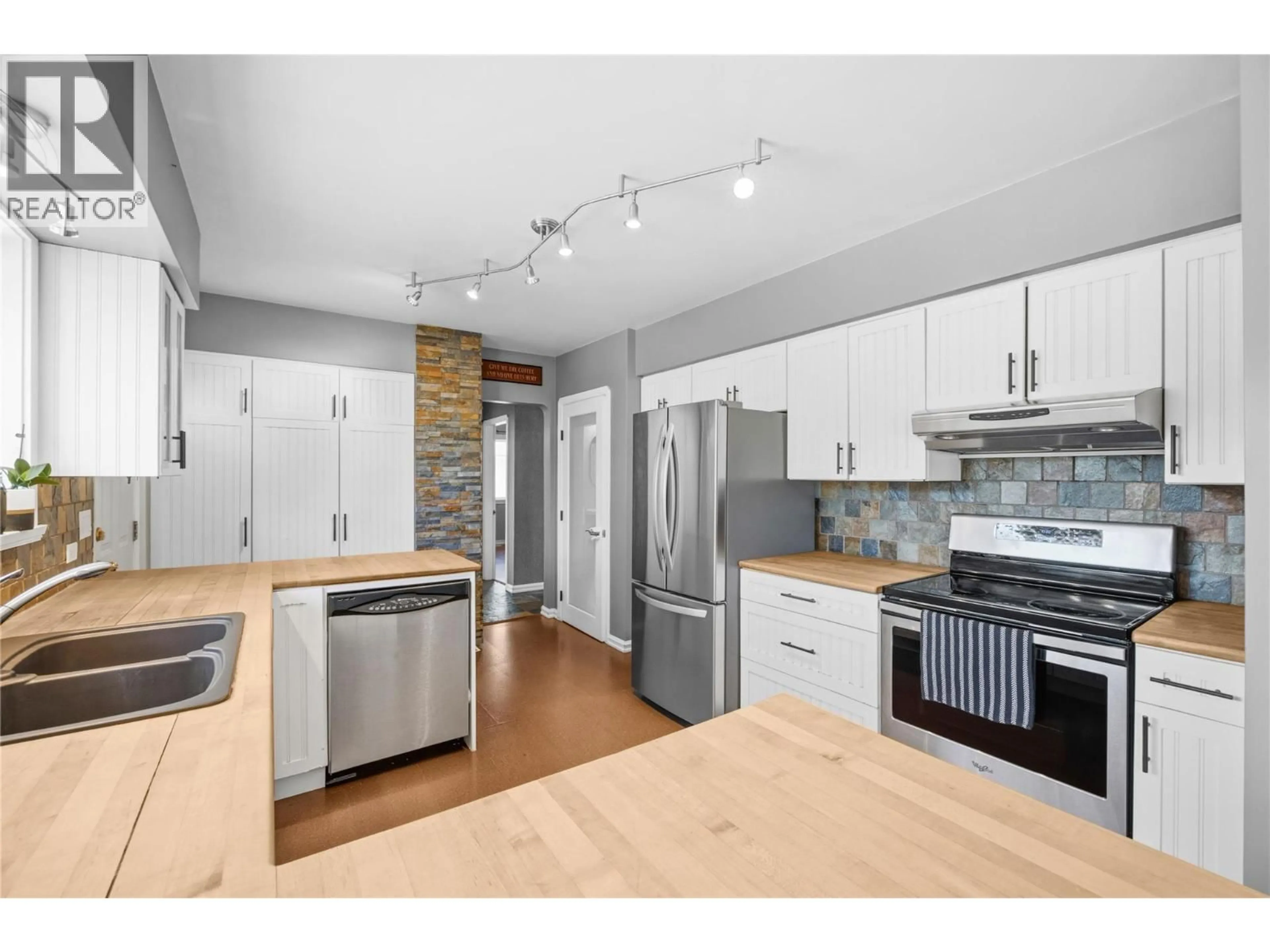 Open concept kitchen, wood/laminate floor for 1428 BALFOUR STREET, Penticton British Columbia V2A4Z1
