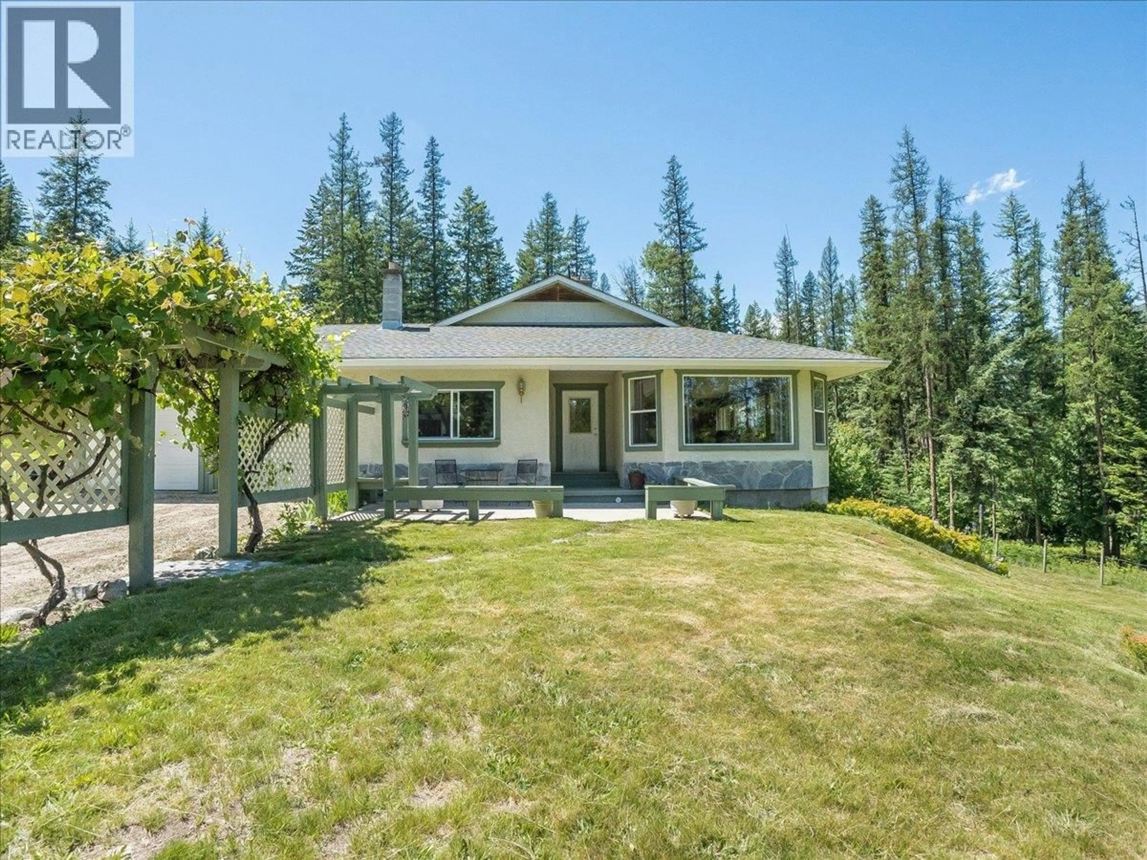 A pic from outside/outdoor area/front of a property/back of a property/a pic from drone, unknown for 4185 KAYS ROAD, Nelson British Columbia V1L6V9