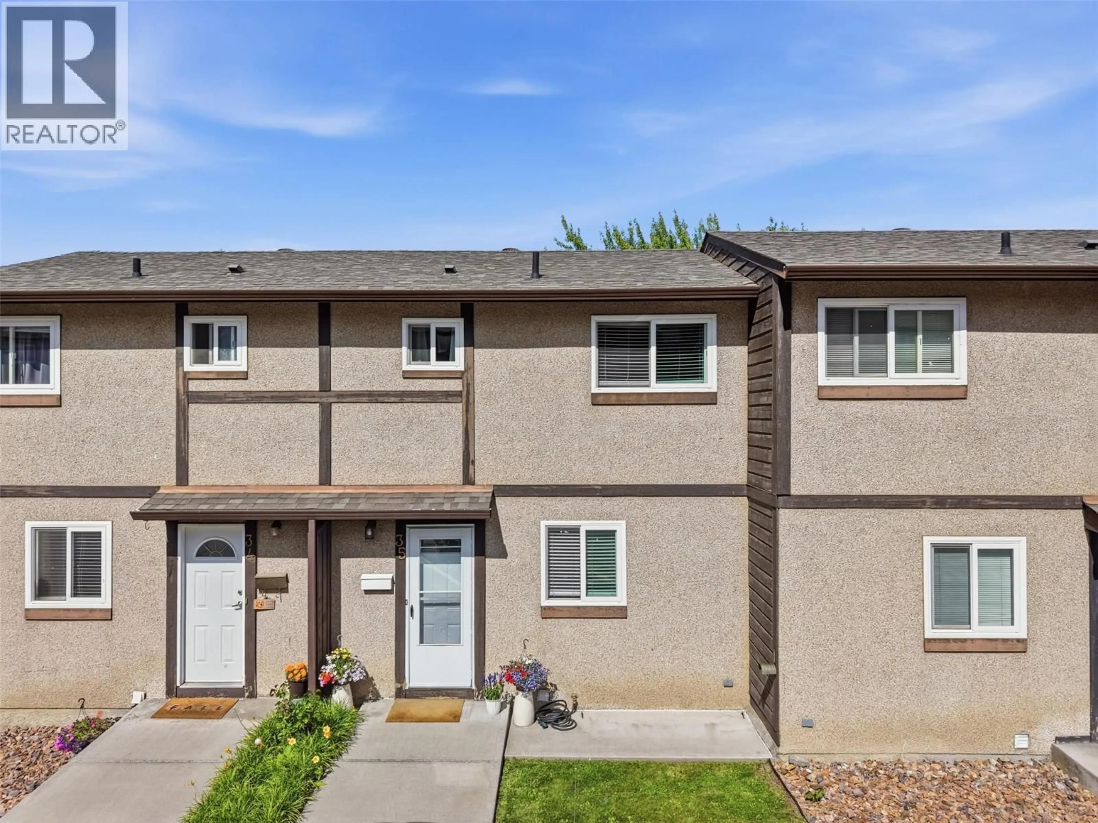 Home with vinyl exterior material, street for 35 - 1605 SUMMIT DRIVE, Kamloops British Columbia V2E2A5