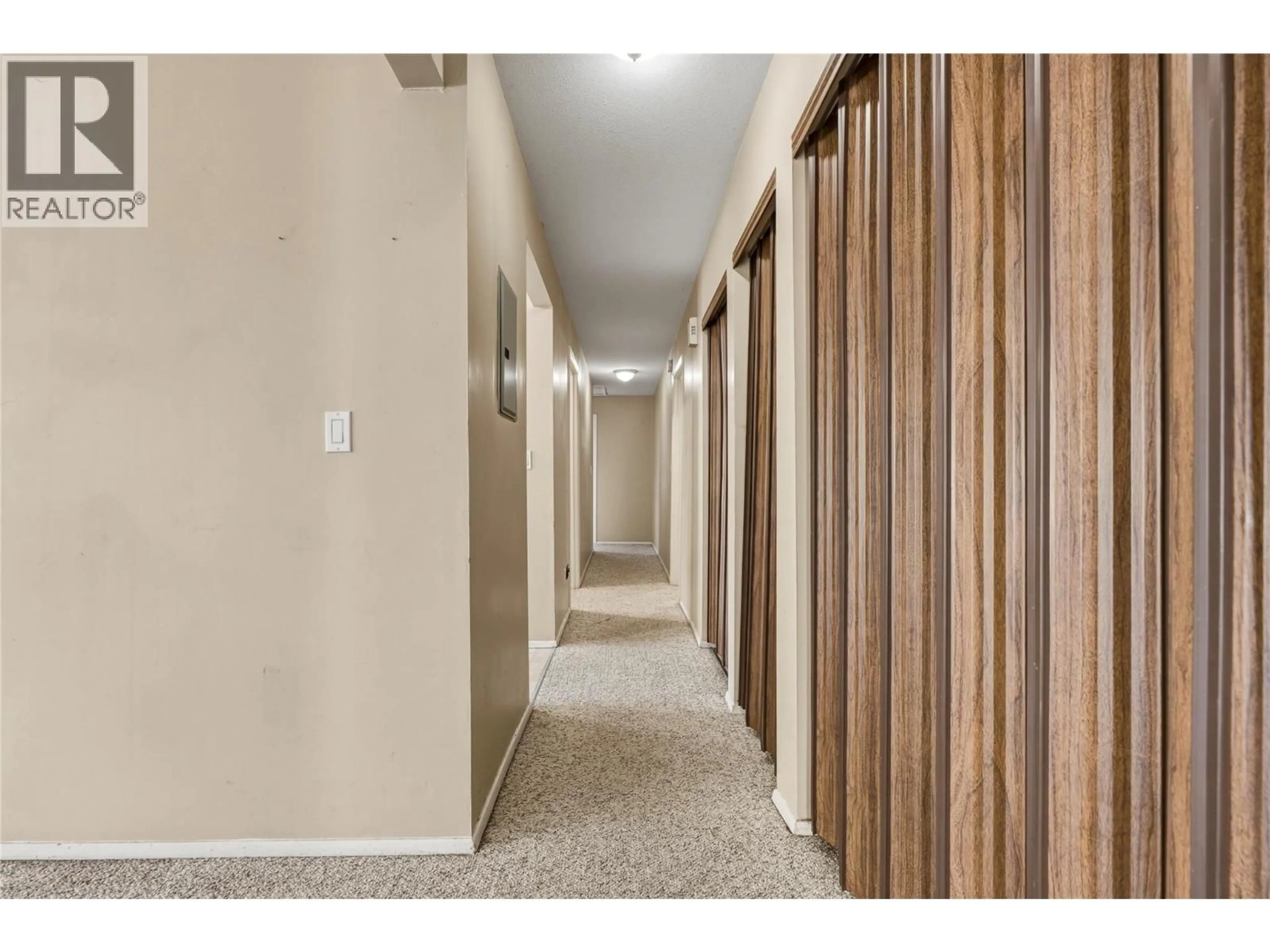 Indoor foyer for 218 - 3505 38 STREET, Vernon British Columbia V1T6X1