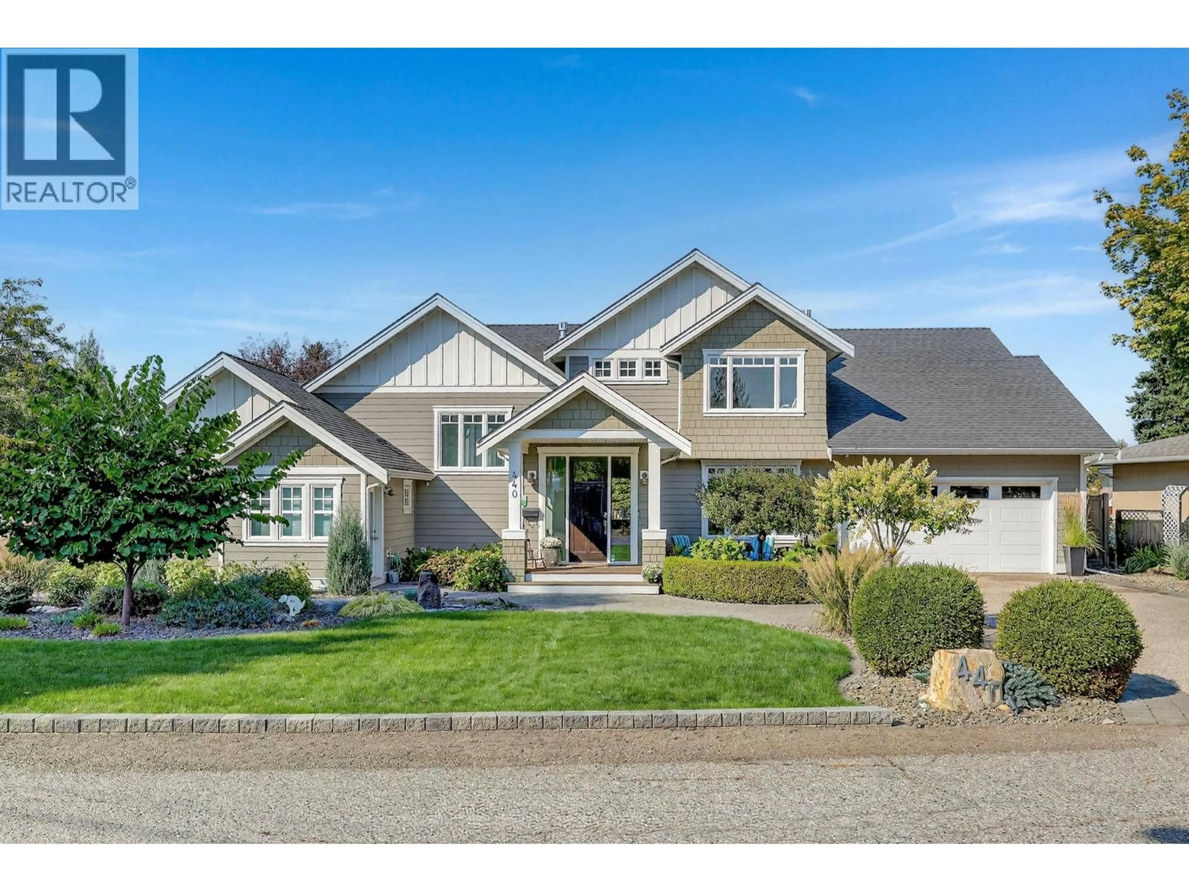 Home with vinyl exterior material, street for 440 HOBSON CRESCENT, Kelowna British Columbia V1W1Y5
