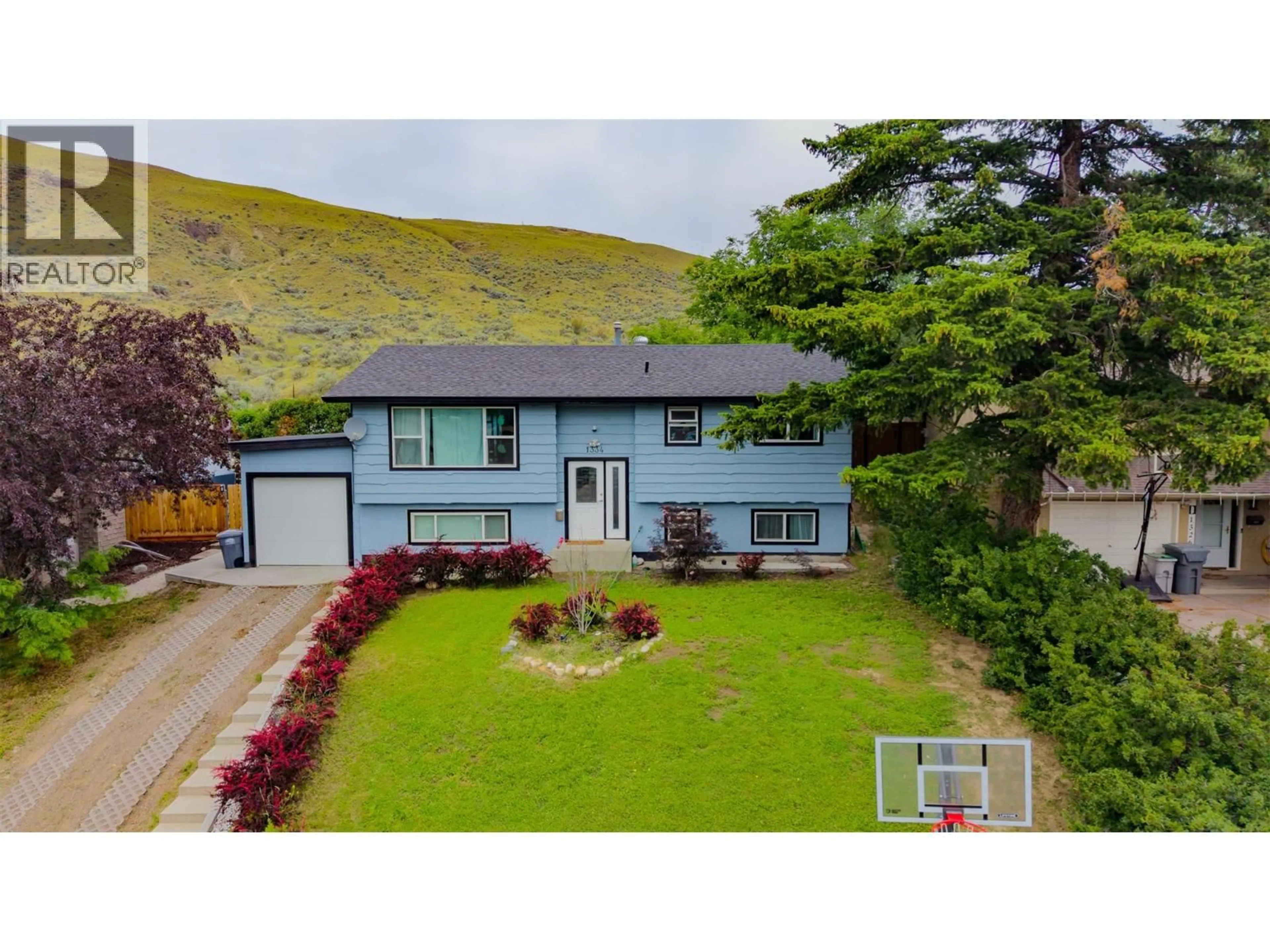 A pic from outside/outdoor area/front of a property/back of a property/a pic from drone, street for 1334 HOOK DRIVE, Kamloops British Columbia V2B7S9