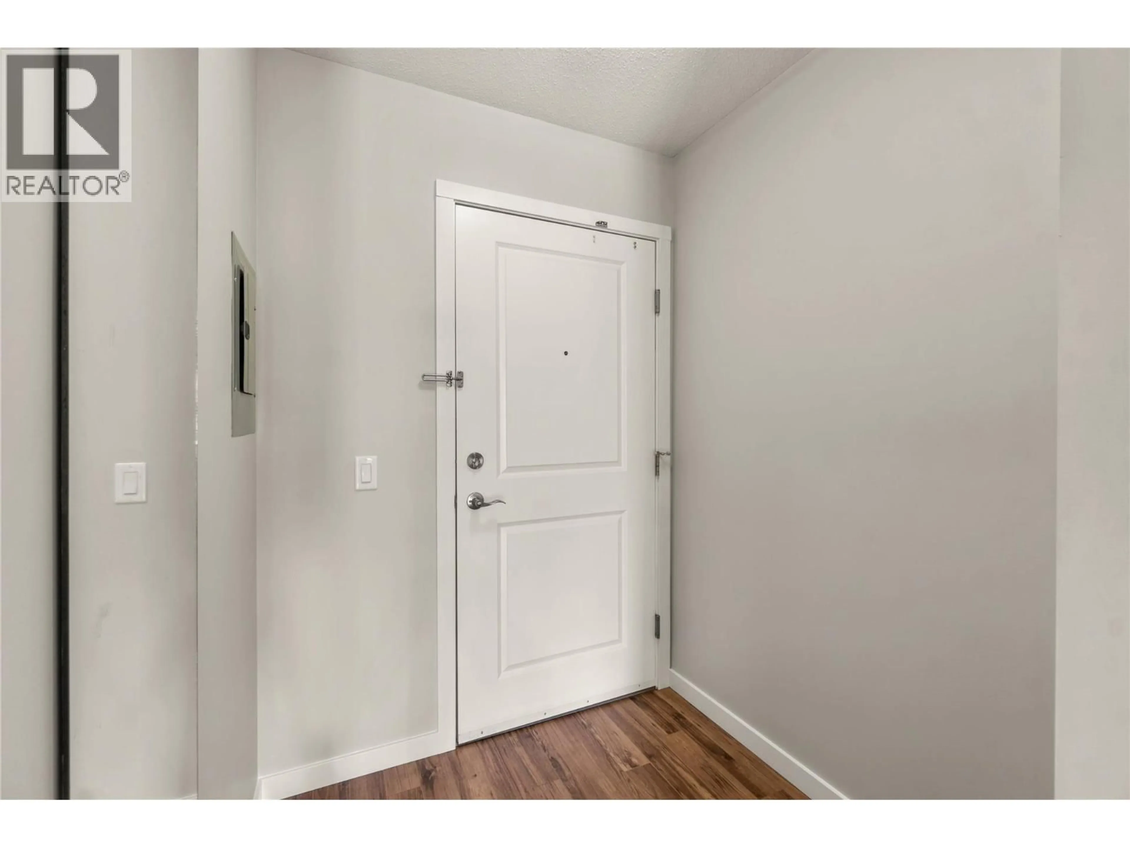 Indoor entryway for 409 - 375 CHERRY AVENUE, Kamloops British Columbia V2B2R8