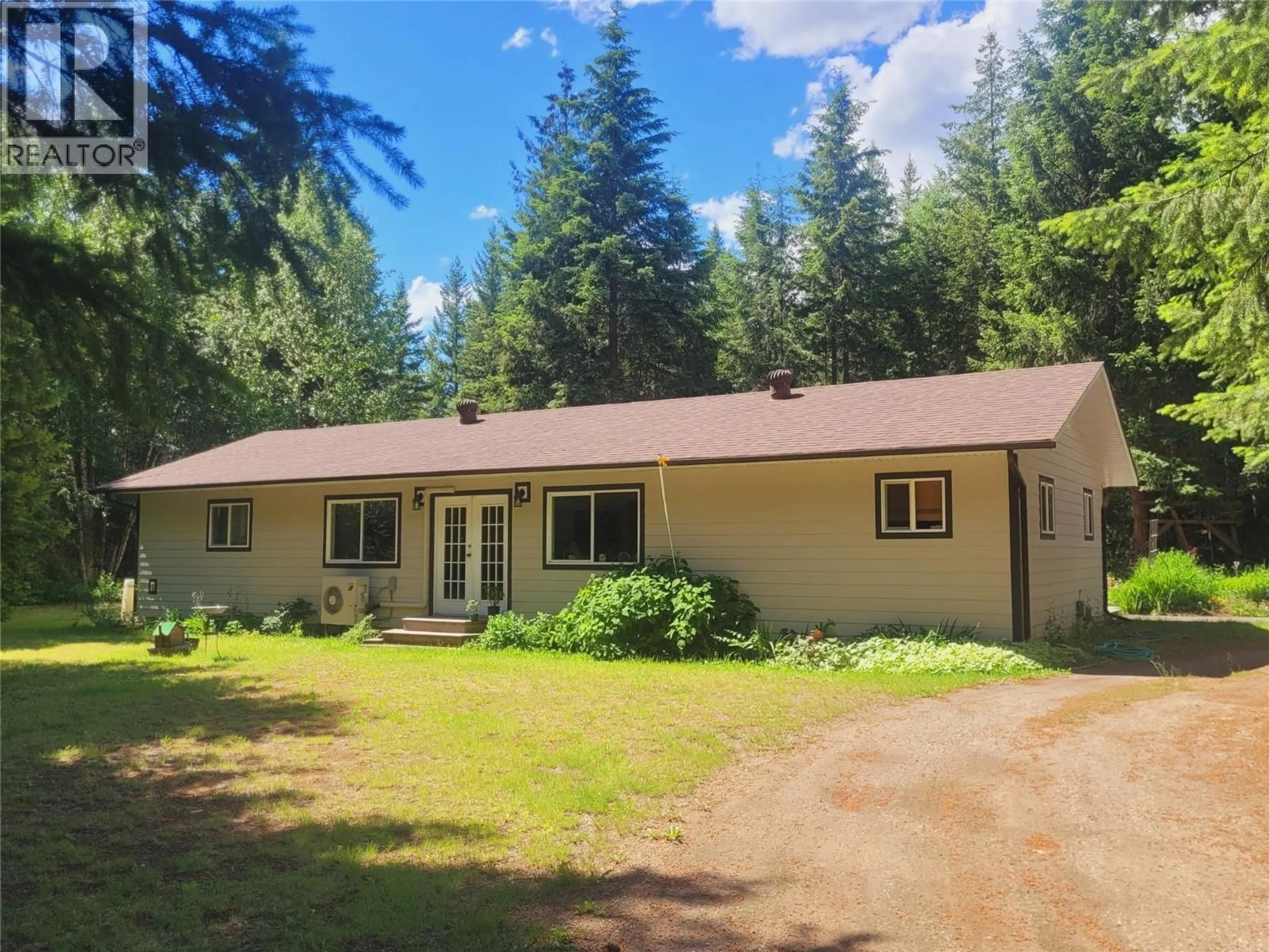A pic from outside/outdoor area/front of a property/back of a property/a pic from drone, unknown for 342 SCHMIDT ROAD, Clearwater British Columbia V0E1N2
