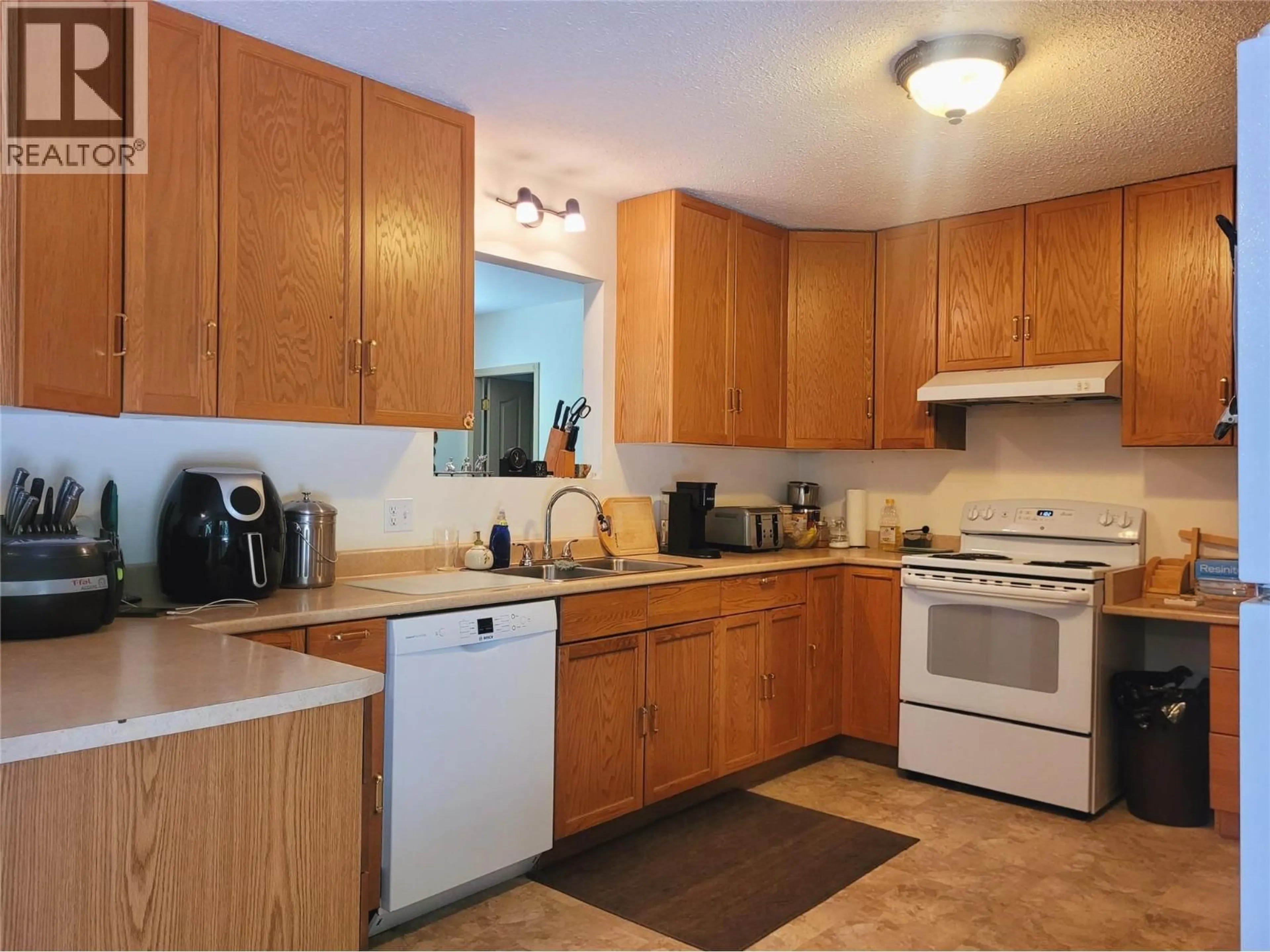 Standard kitchen, unknown for 342 SCHMIDT ROAD, Clearwater British Columbia V0E1N2
