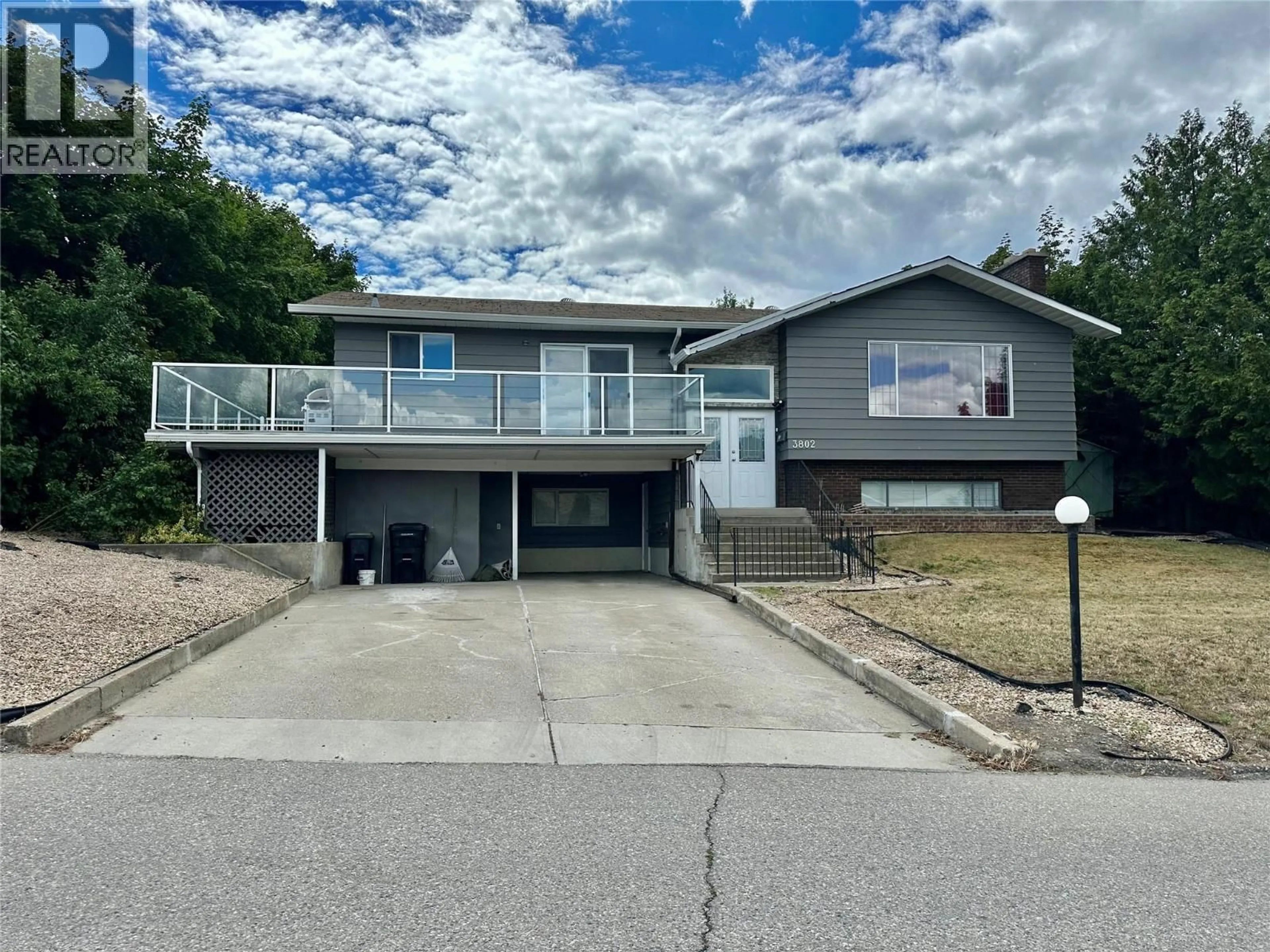 Home with vinyl exterior material, water/lake/river/ocean view for 3802 21 AVENUE, Vernon British Columbia V1T6P8
