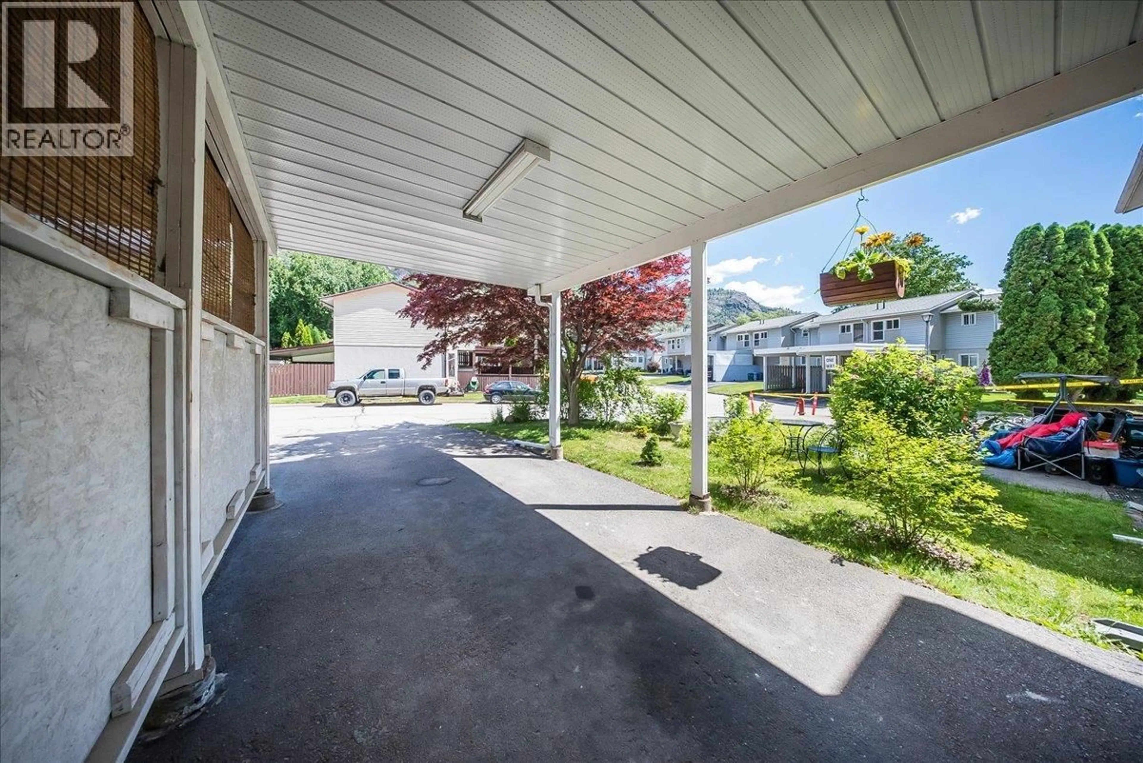 Patio, street for 3358 LAUREL CRESCENT, Trail British Columbia V1T4M5