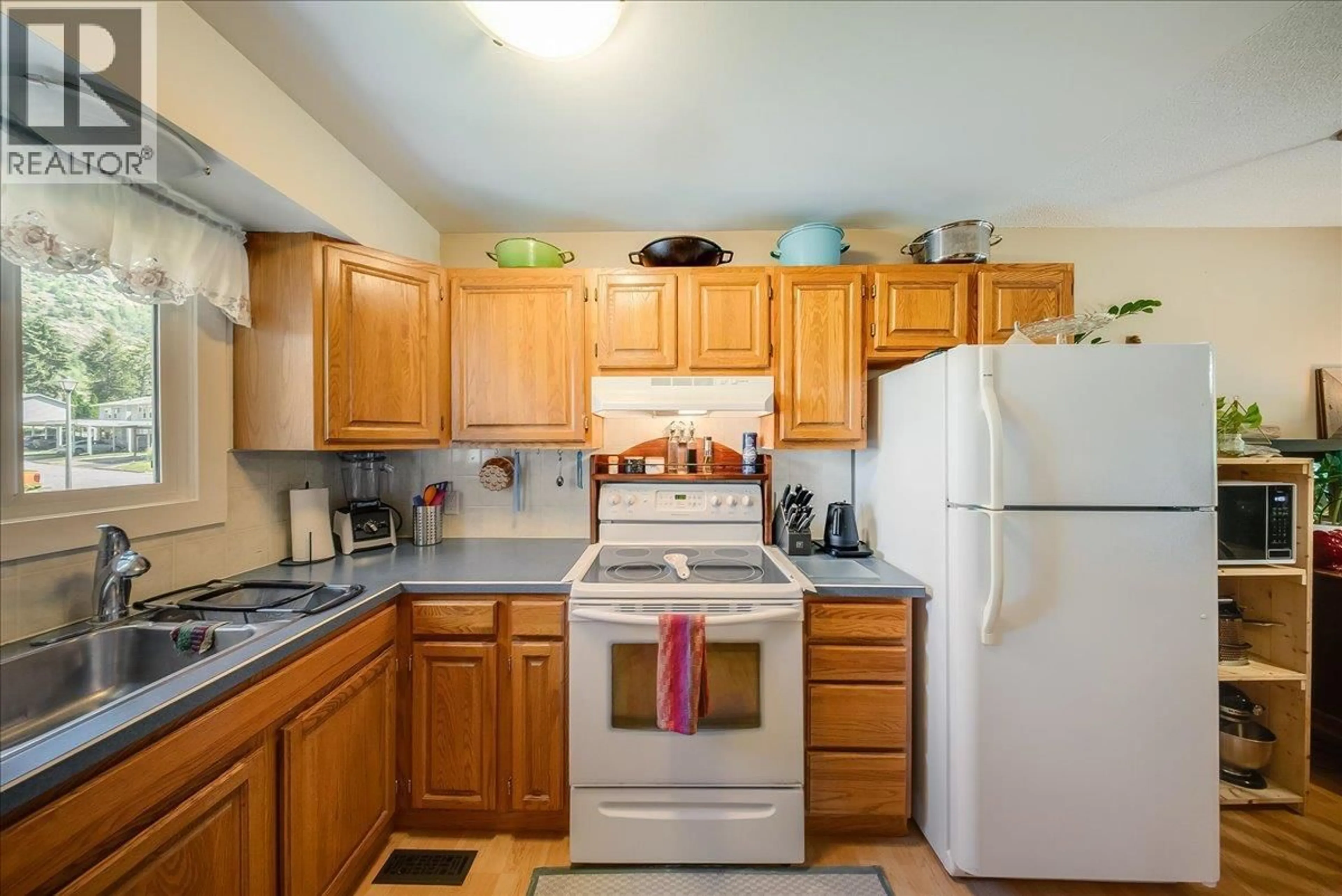 Standard kitchen, ceramic/tile floor for 3358 LAUREL CRESCENT, Trail British Columbia V1T4M5