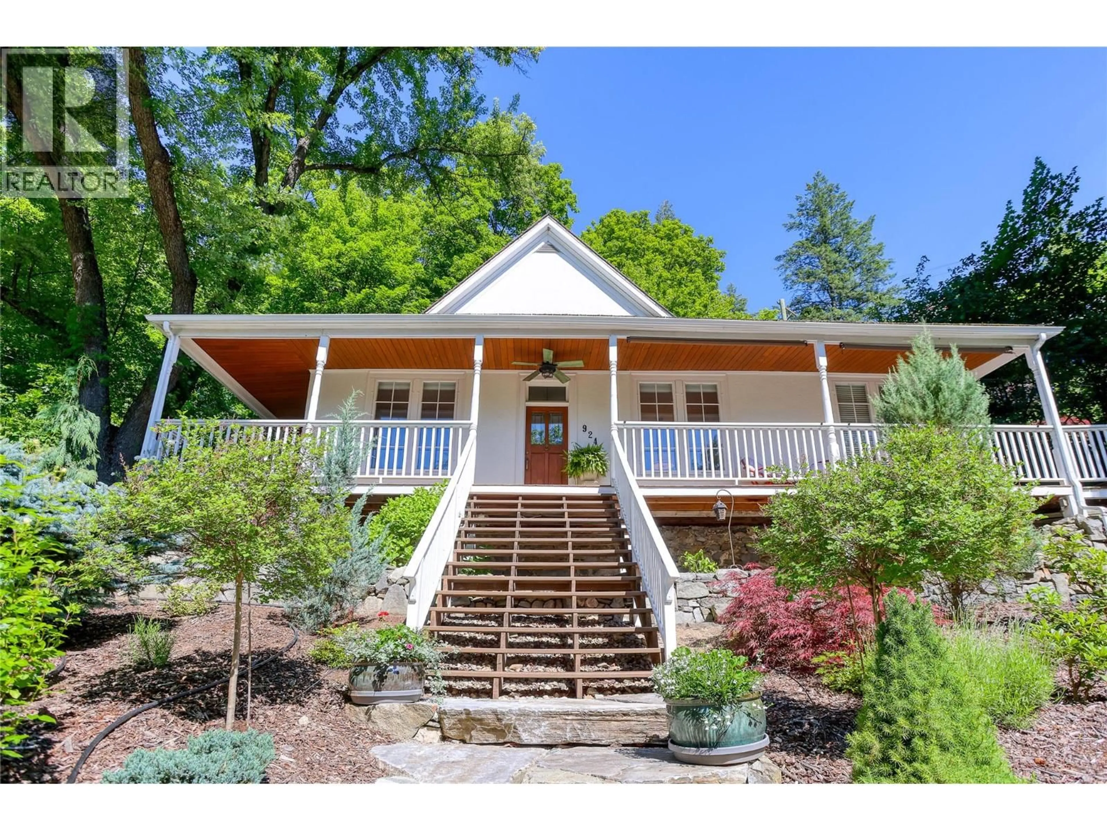 Home with vinyl exterior material, unknown for 924 VERNON STREET, Nelson British Columbia V1L4G6
