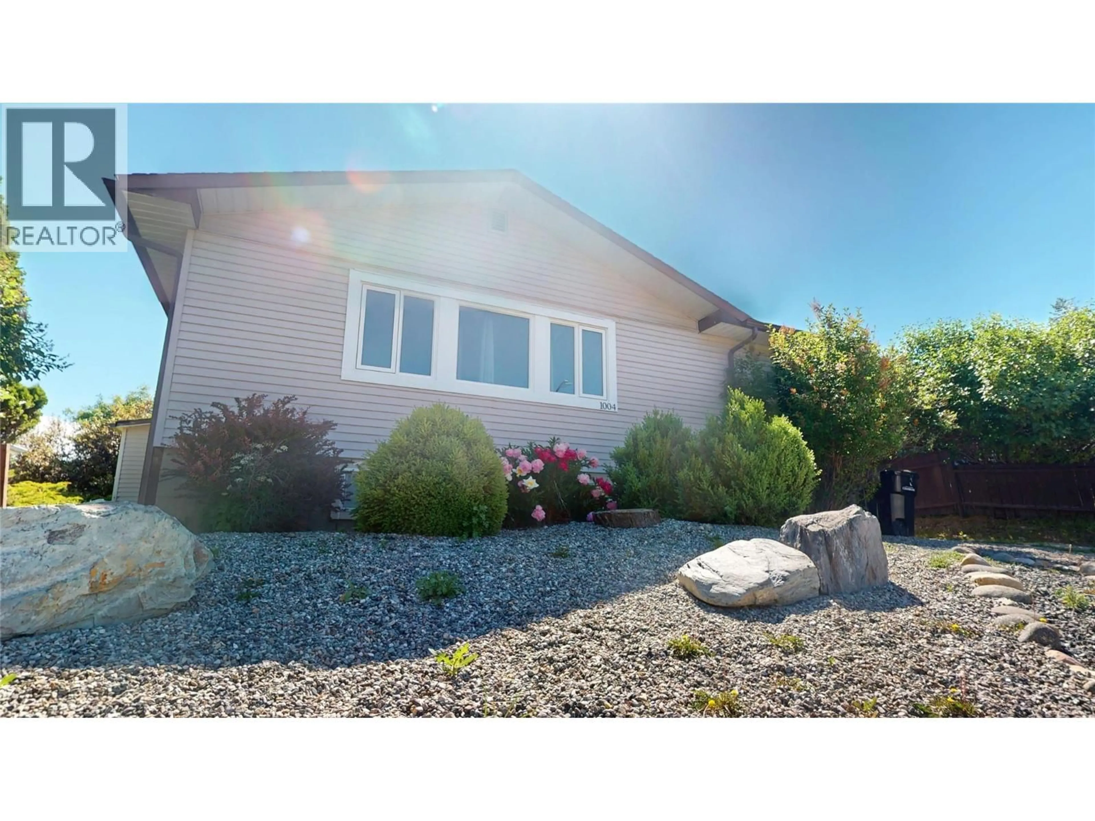 Home with vinyl exterior material, unknown for 1004 17TH AVENUE SOUTH, Cranbrook British Columbia V1C3B8