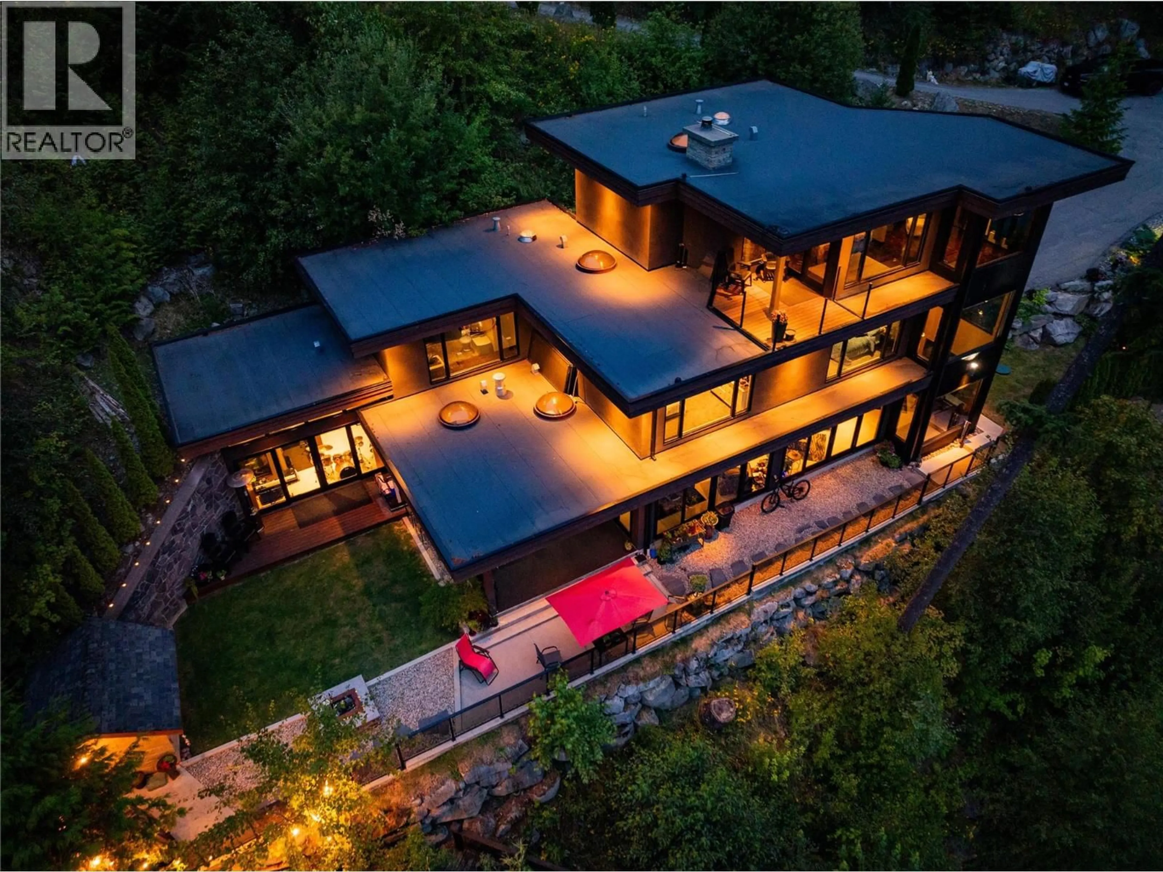 A pic from outside/outdoor area/front of a property/back of a property/a pic from drone, unknown for 59 JOHNSTONE ROAD, Nelson British Columbia V1L6H9