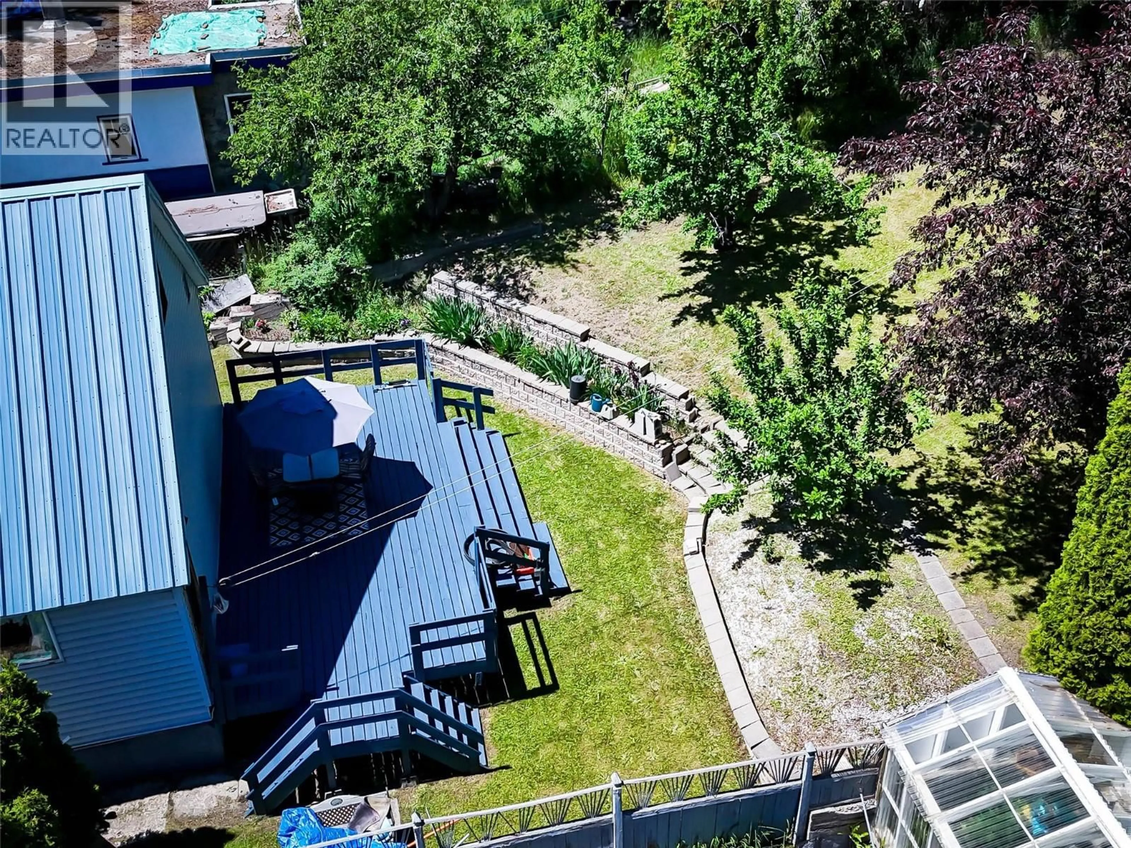 A pic from outside/outdoor area/front of a property/back of a property/a pic from drone, city buildings view from balcony for 2246 KOOTENAY AVENUE, Rossland British Columbia V0G1Y0