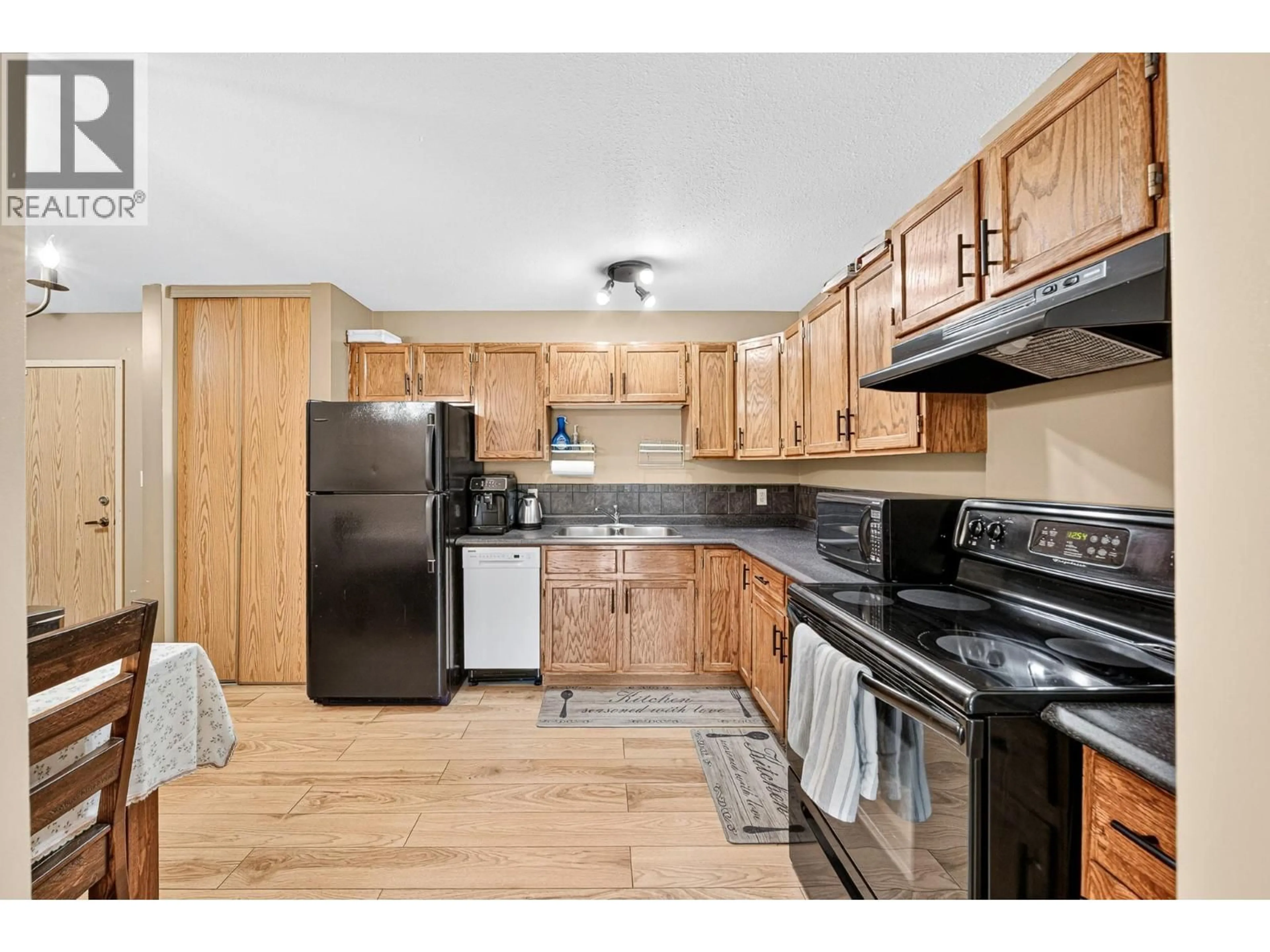 Standard kitchen, unknown for 416 D-1286 PONDEROSA DRIVE, Sparwood British Columbia V0B2G2