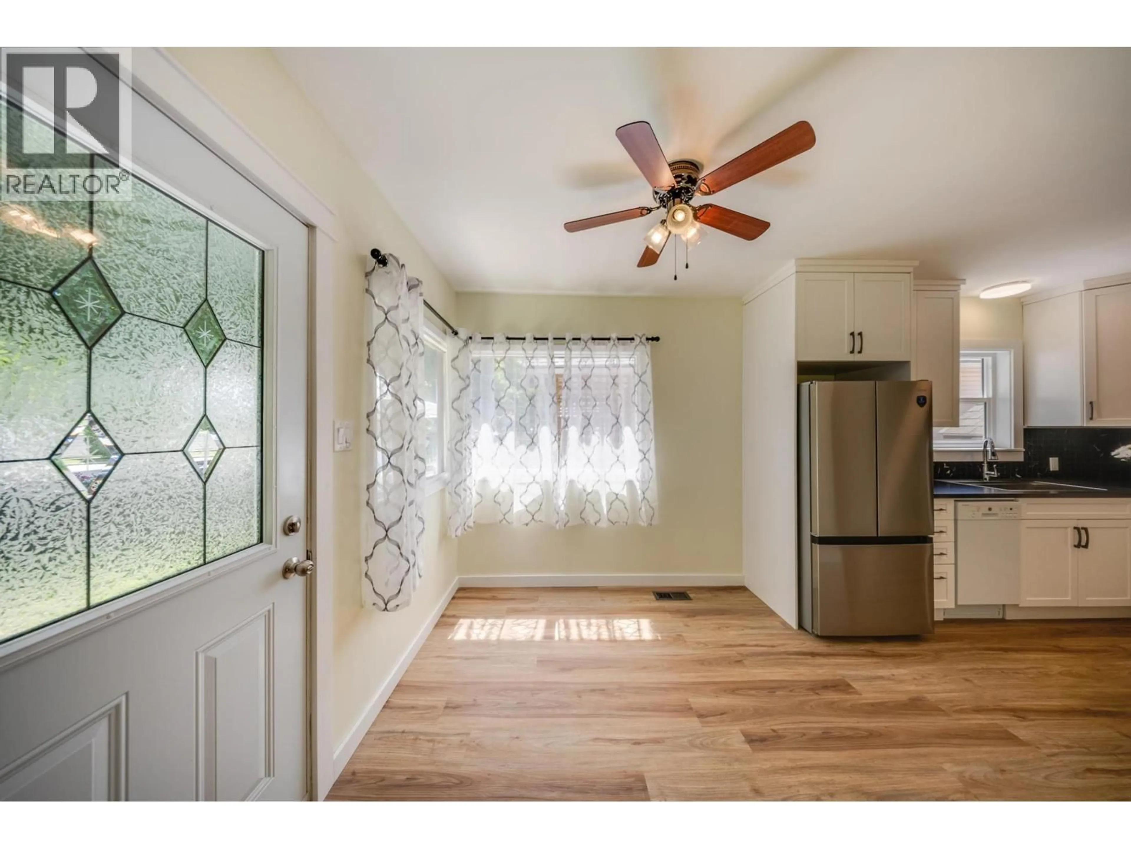 Indoor entryway for 1110 SECOND AVENUE, Trail British Columbia V1R1L4